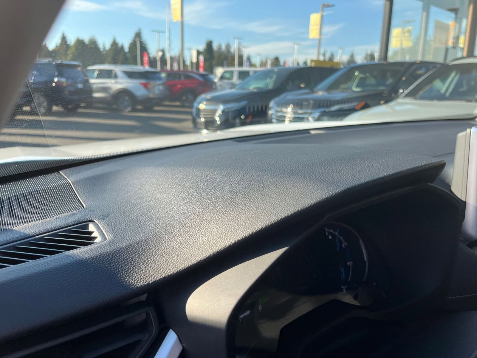 Thumbnail: 2025 Toyota RAV4 - 34