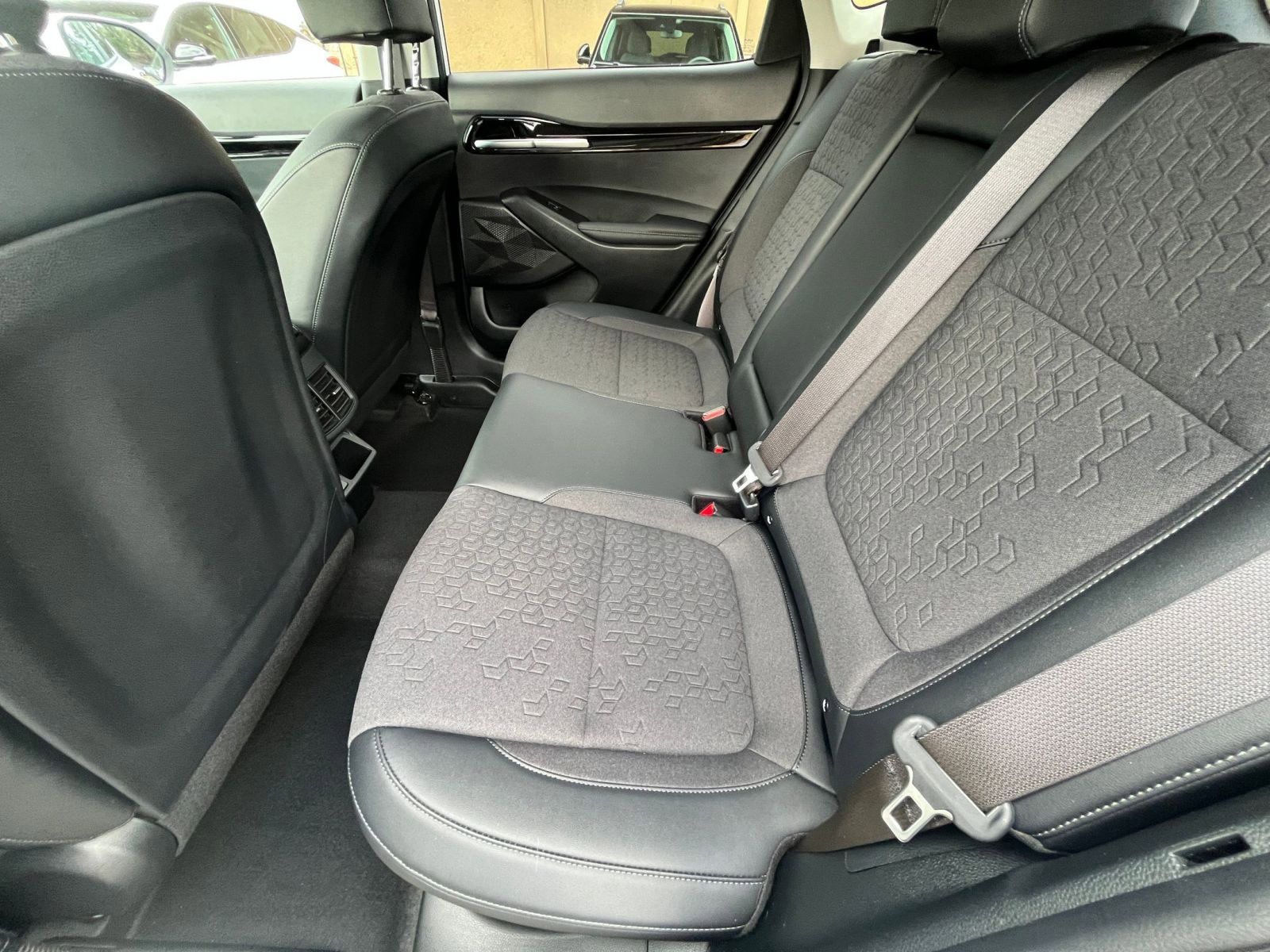 Thumbnail: 2025 Kia Seltos - 28