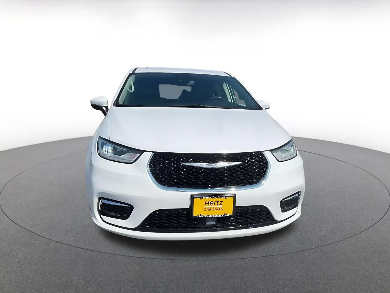 Thumbnail: 2023 Chrysler Pacifica - 4