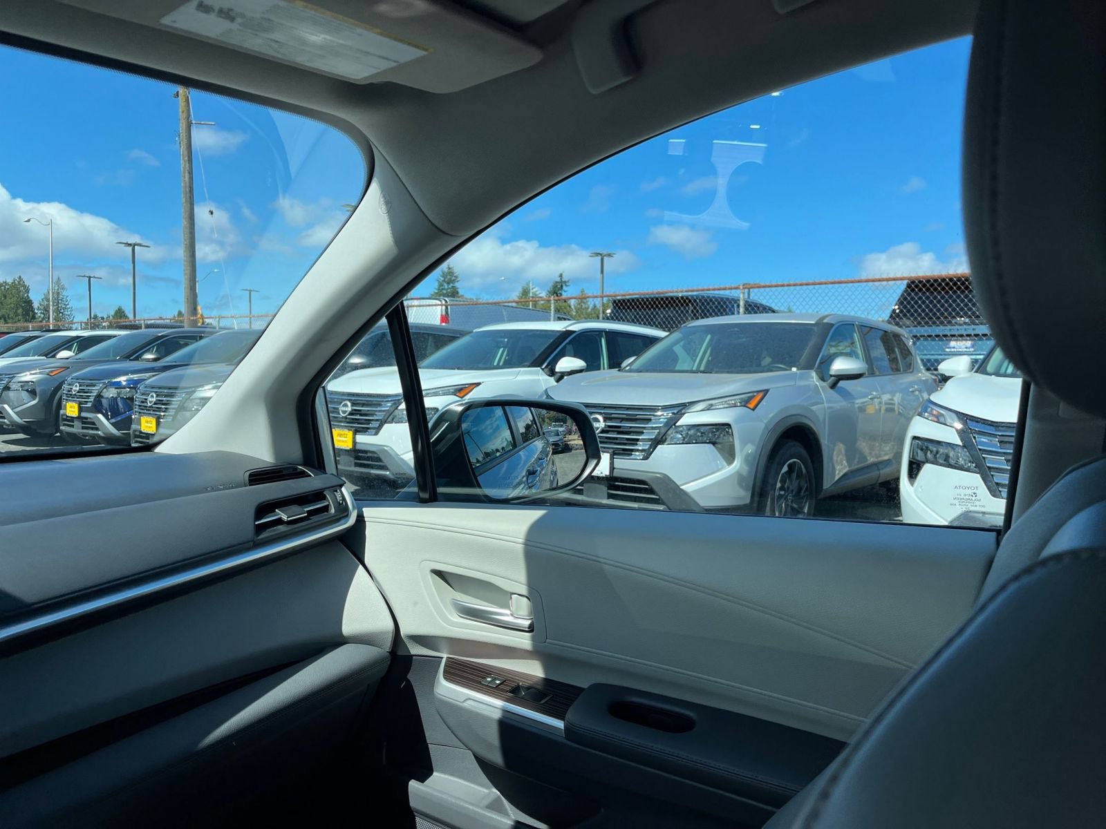 Thumbnail: 2023 Toyota Sienna - 33