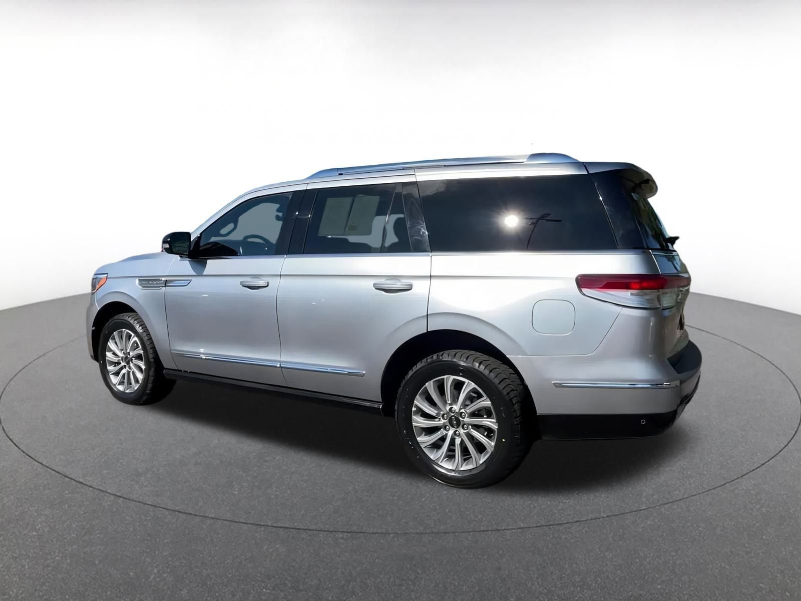 Thumbnail: 2023 Lincoln Navigator - 10