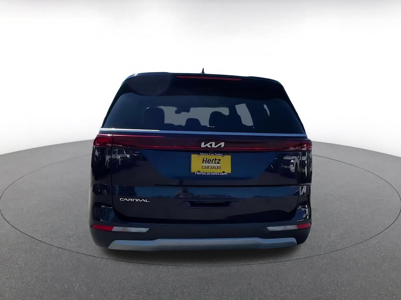 Thumbnail: 2023 Kia Carnival - 12
