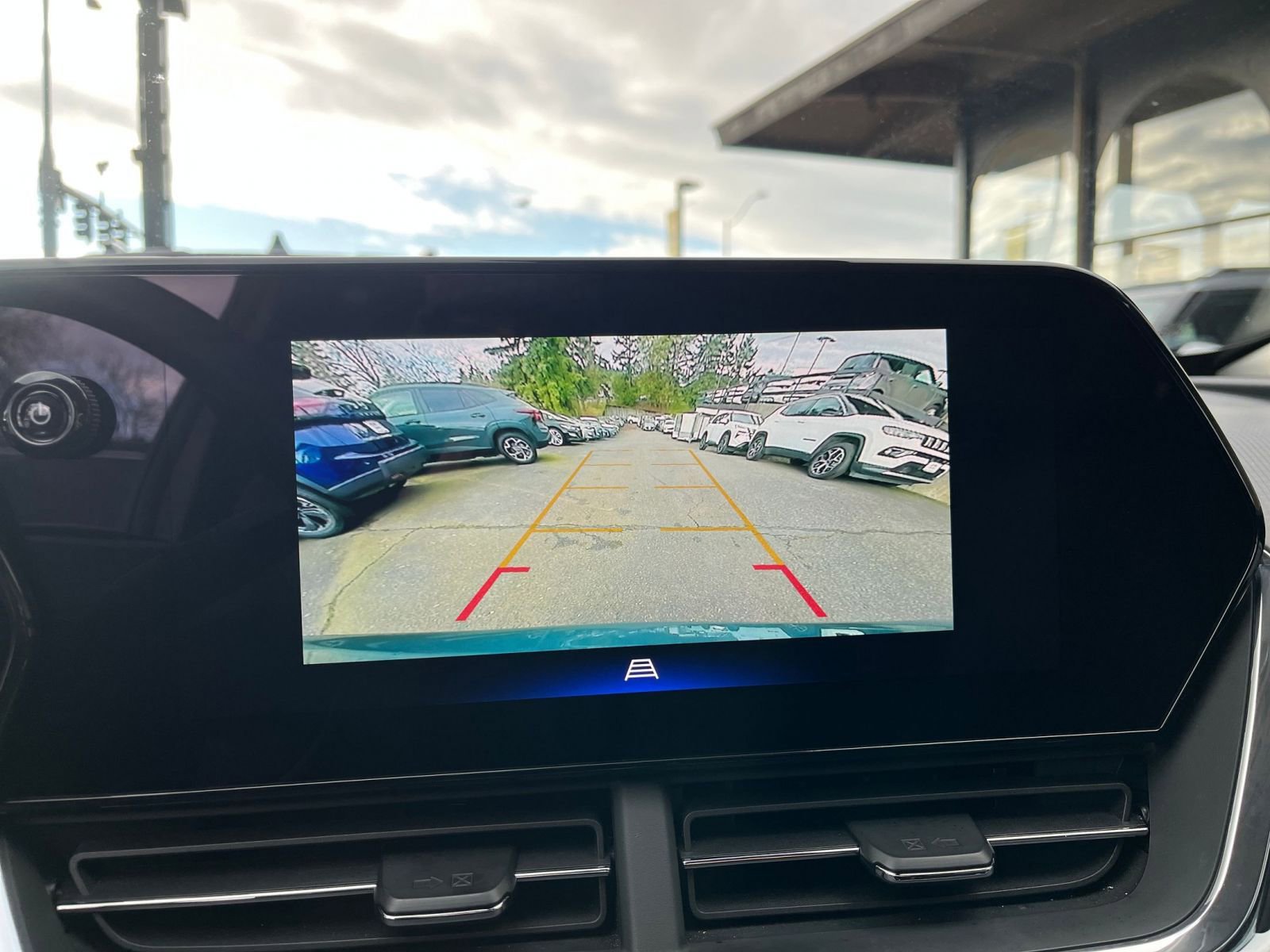 Thumbnail: 2025 Chevrolet Trax - 24