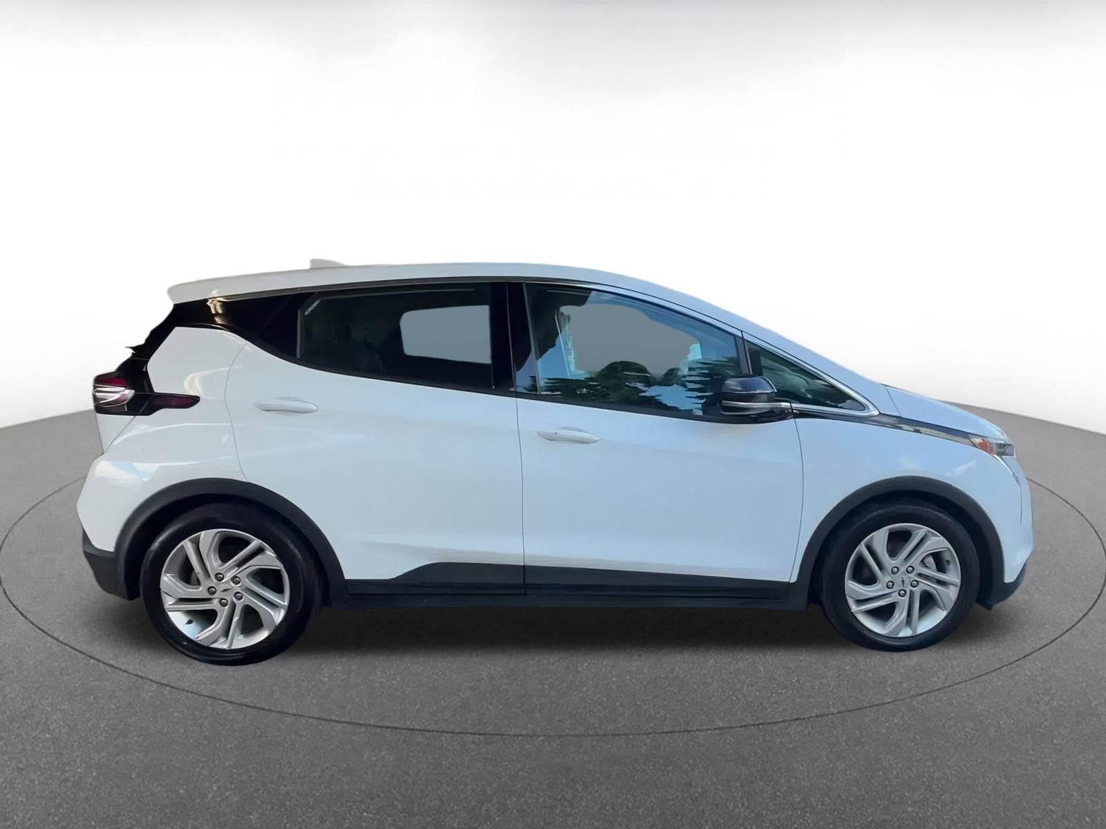 Thumbnail: 2023 Chevrolet Bolt EV - 16