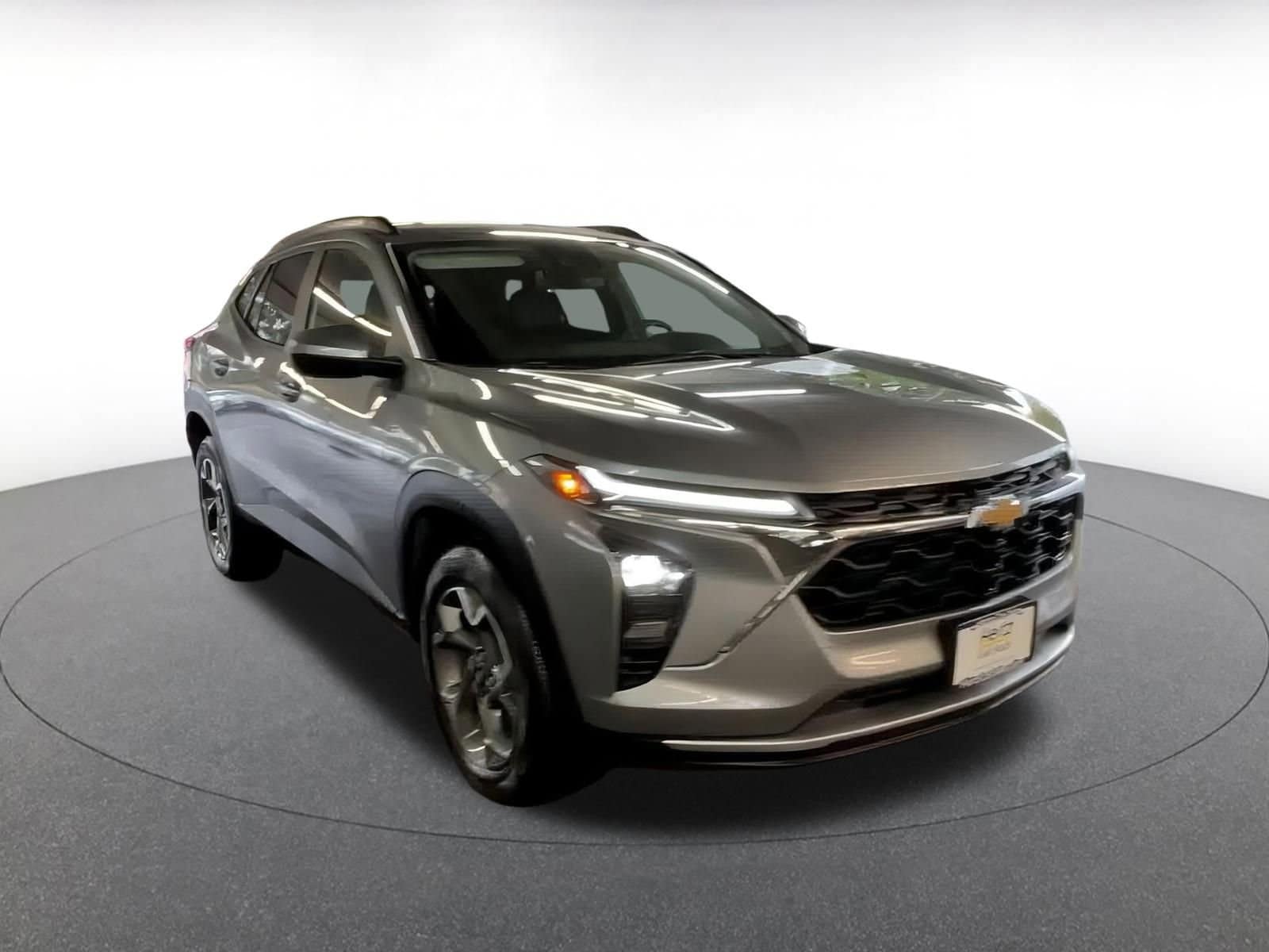 Thumbnail: 2025 Chevrolet Trax - 3