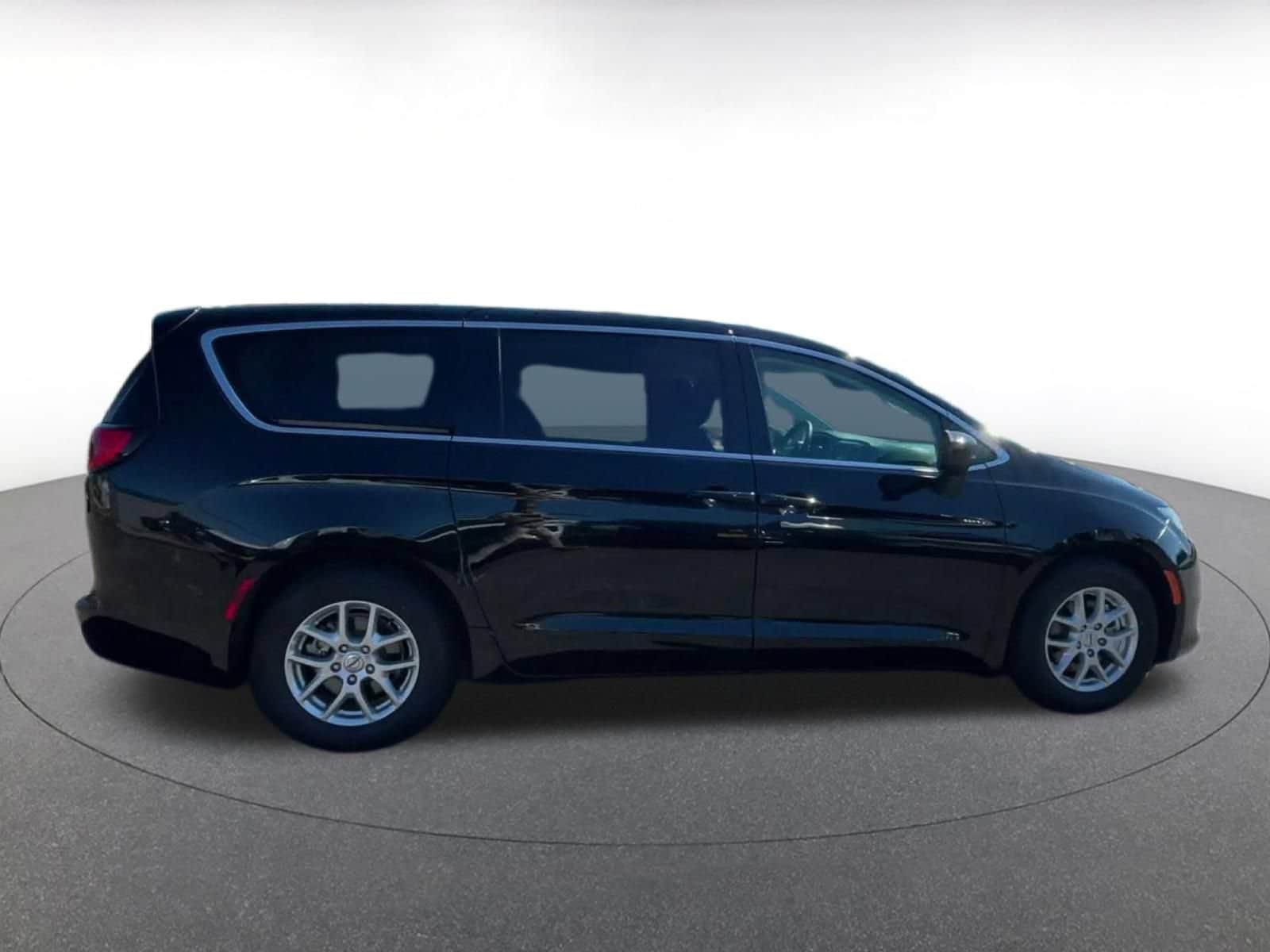 Thumbnail: 2024 Chrysler Voyager - 16