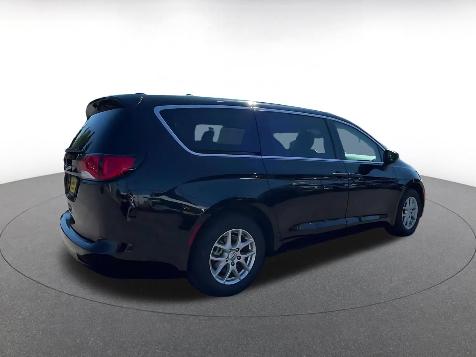 Thumbnail: 2024 Chrysler Voyager - 15