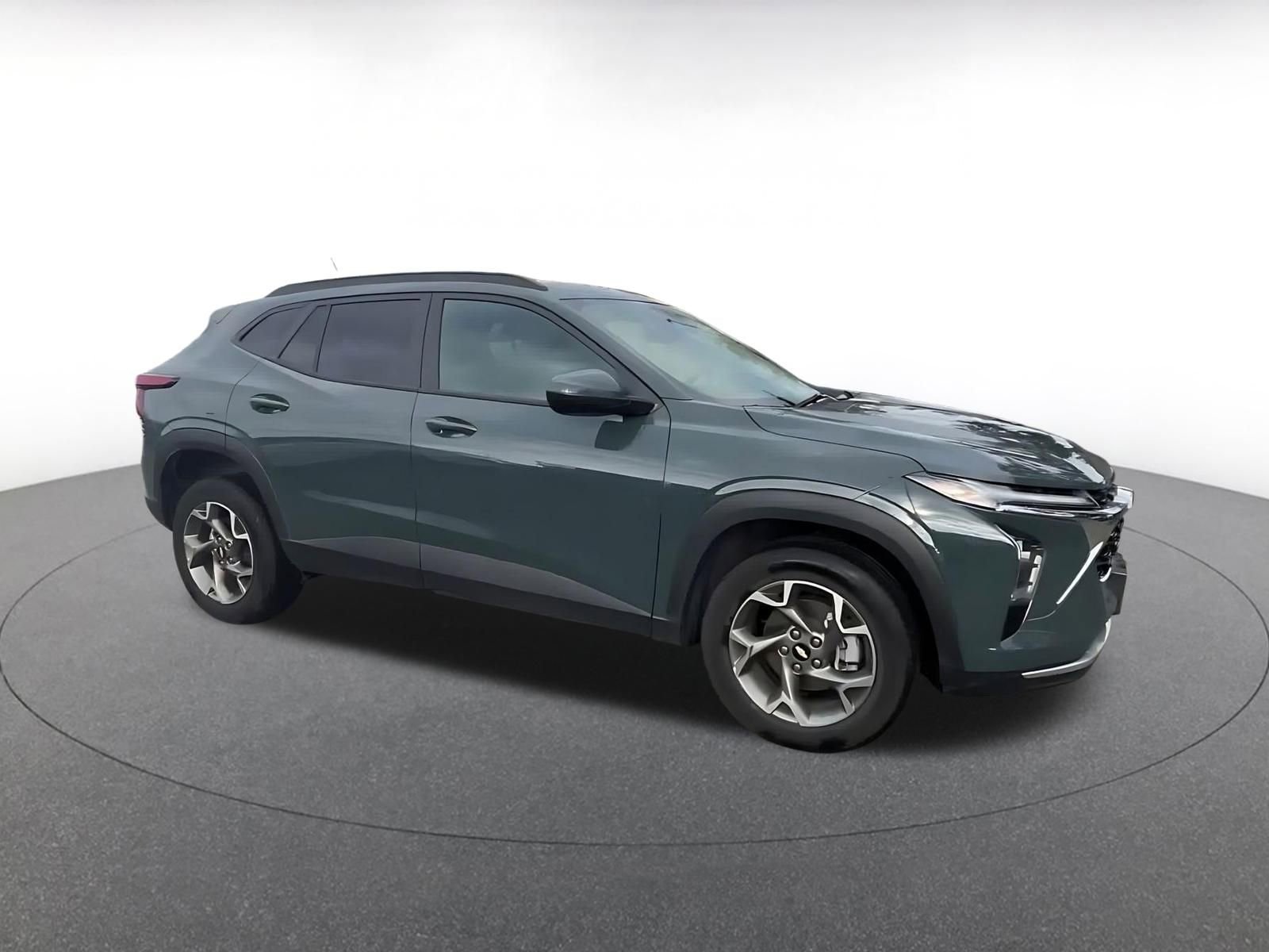 Thumbnail: 2025 Chevrolet Trax - 2