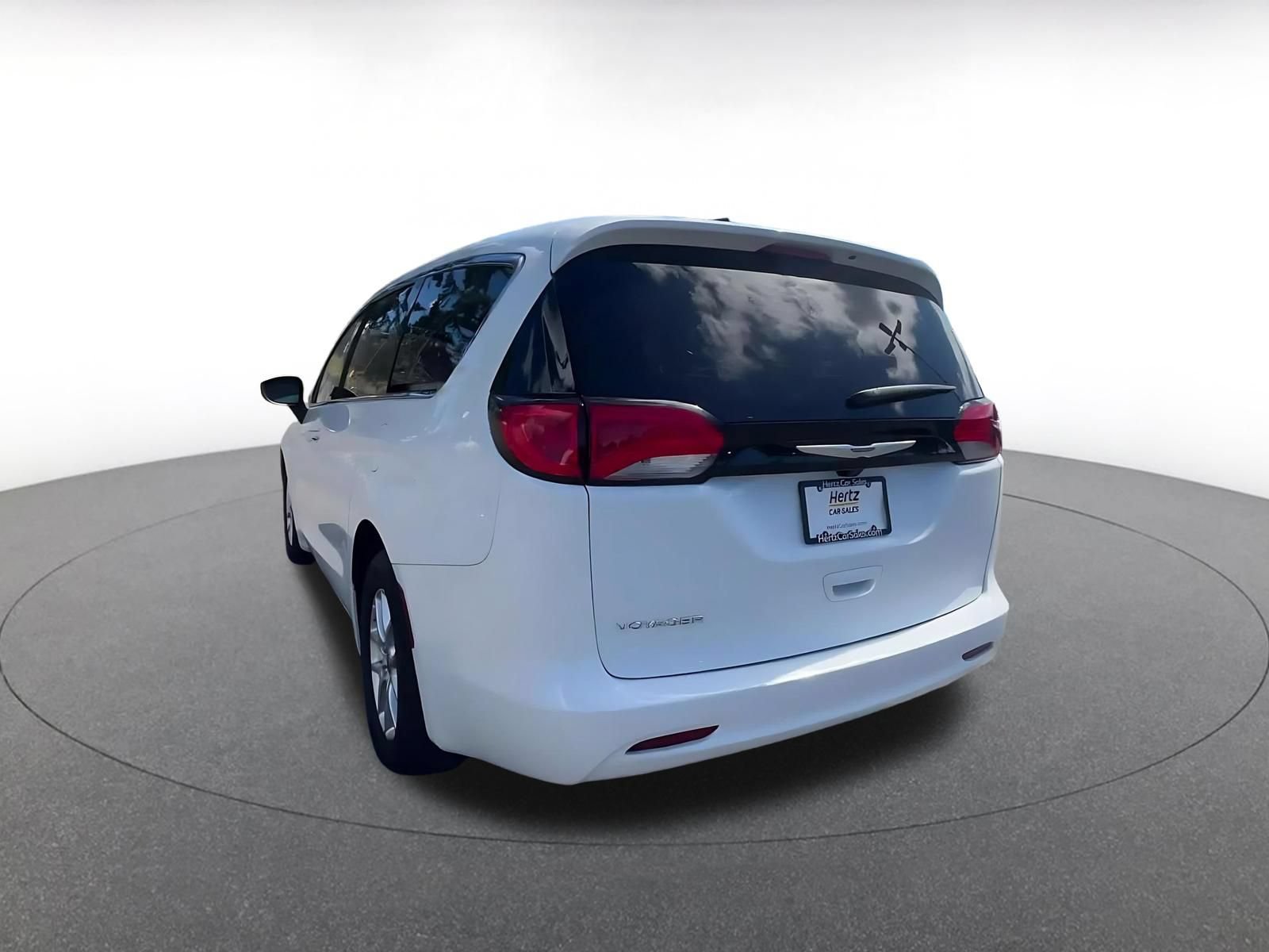 Thumbnail: 2023 Chrysler Voyager - 11