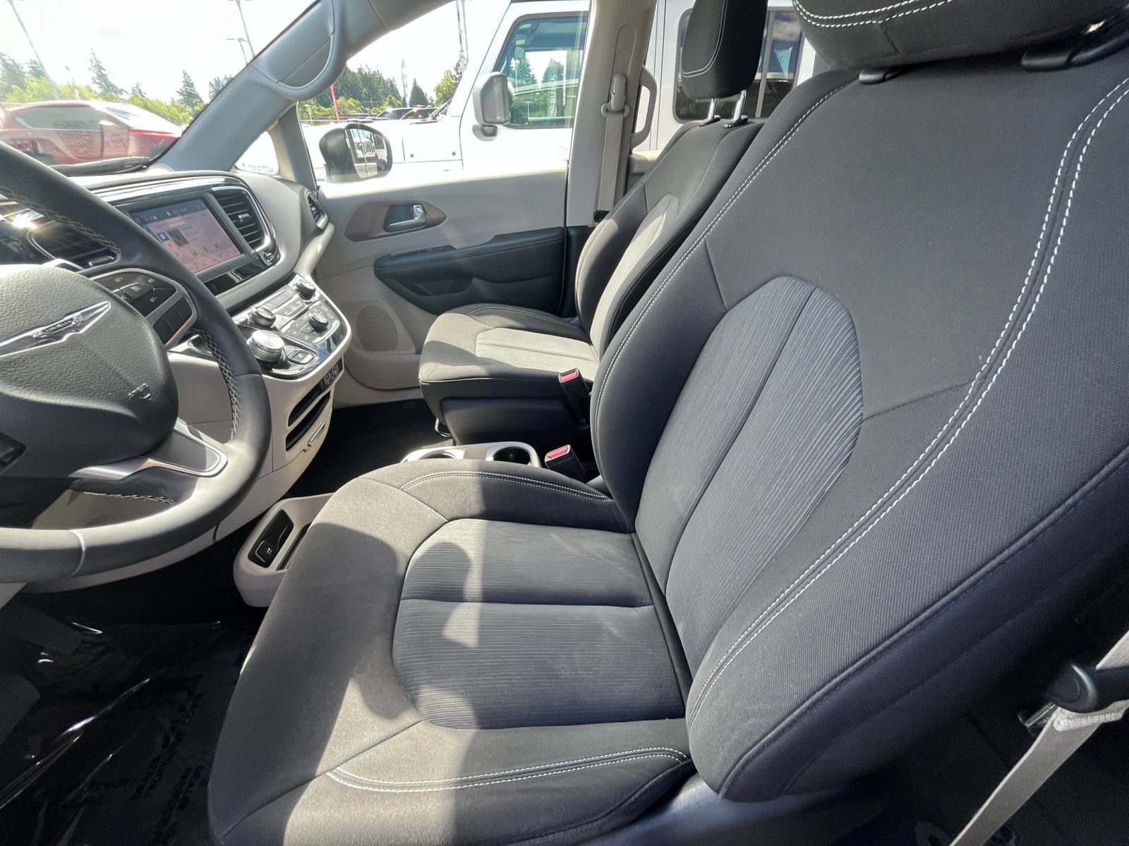 Thumbnail: 2023 Chrysler Voyager - 29