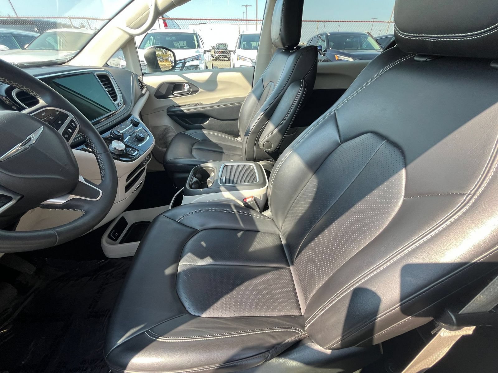 Thumbnail: 2023 Chrysler Pacifica - 29