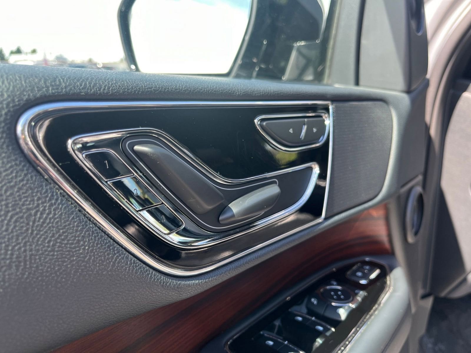 Thumbnail: 2023 Lincoln Navigator - 23