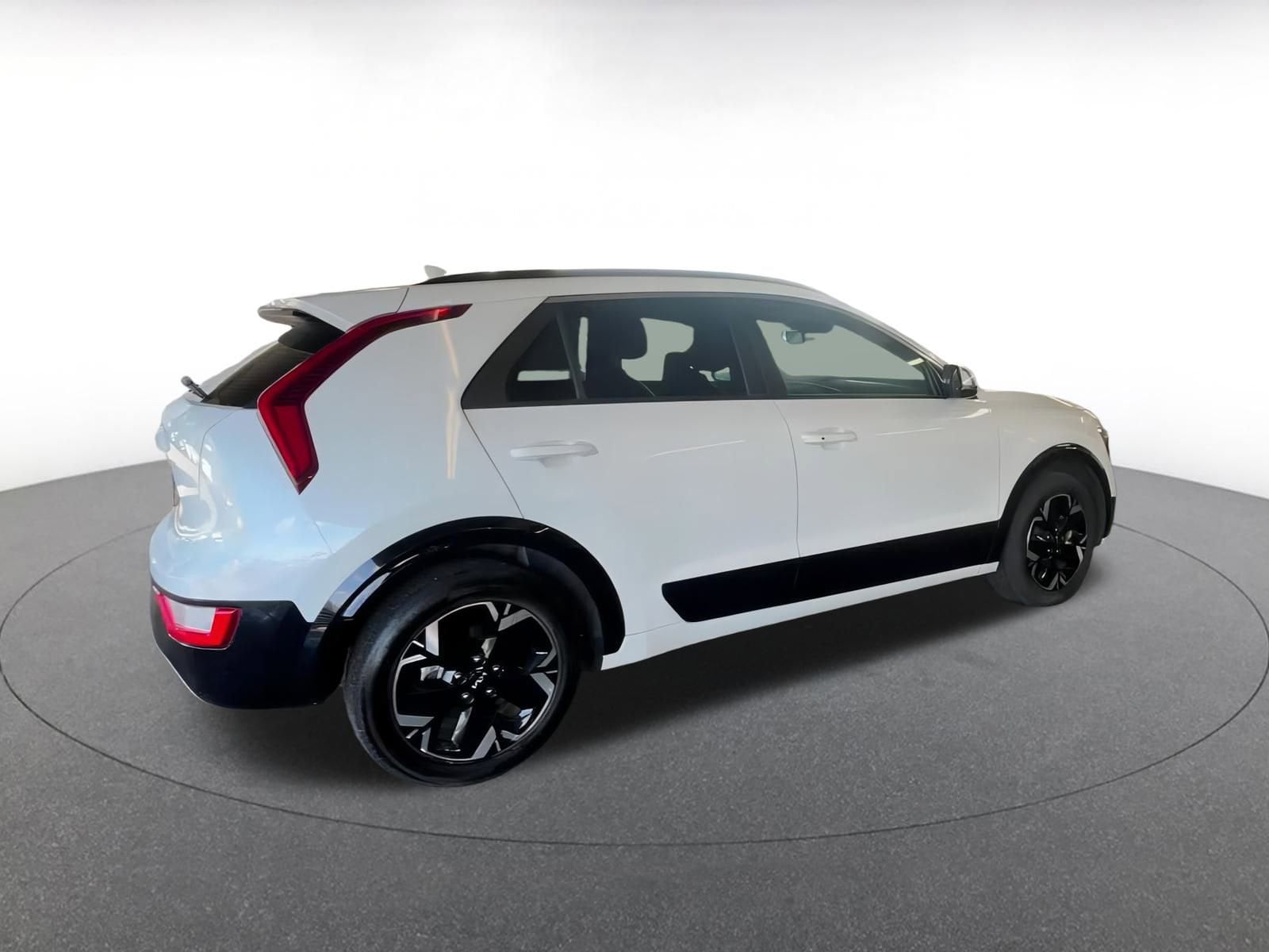 Thumbnail: 2023 Kia Niro - 13