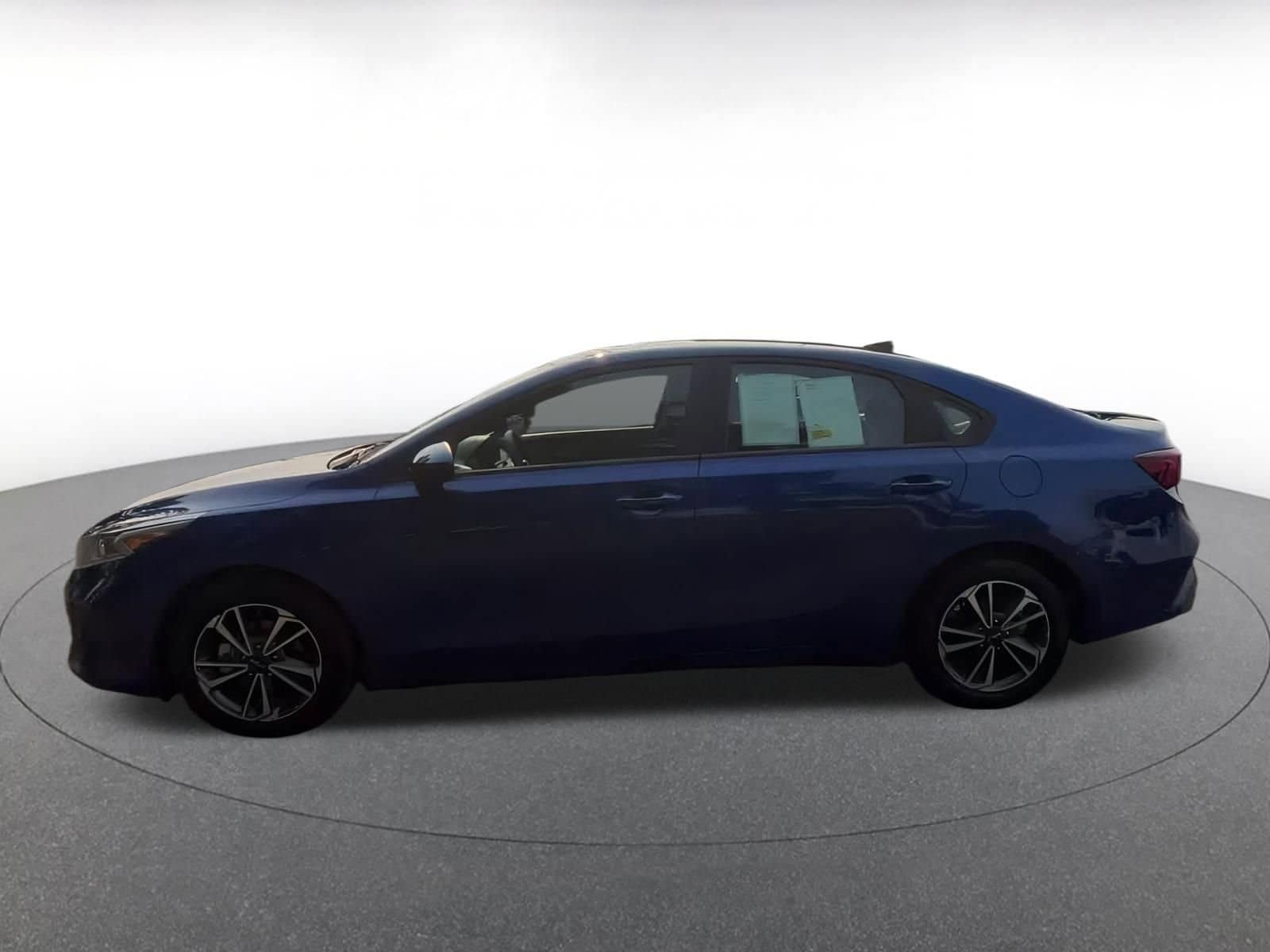 Thumbnail: 2024 Kia Forte - 9