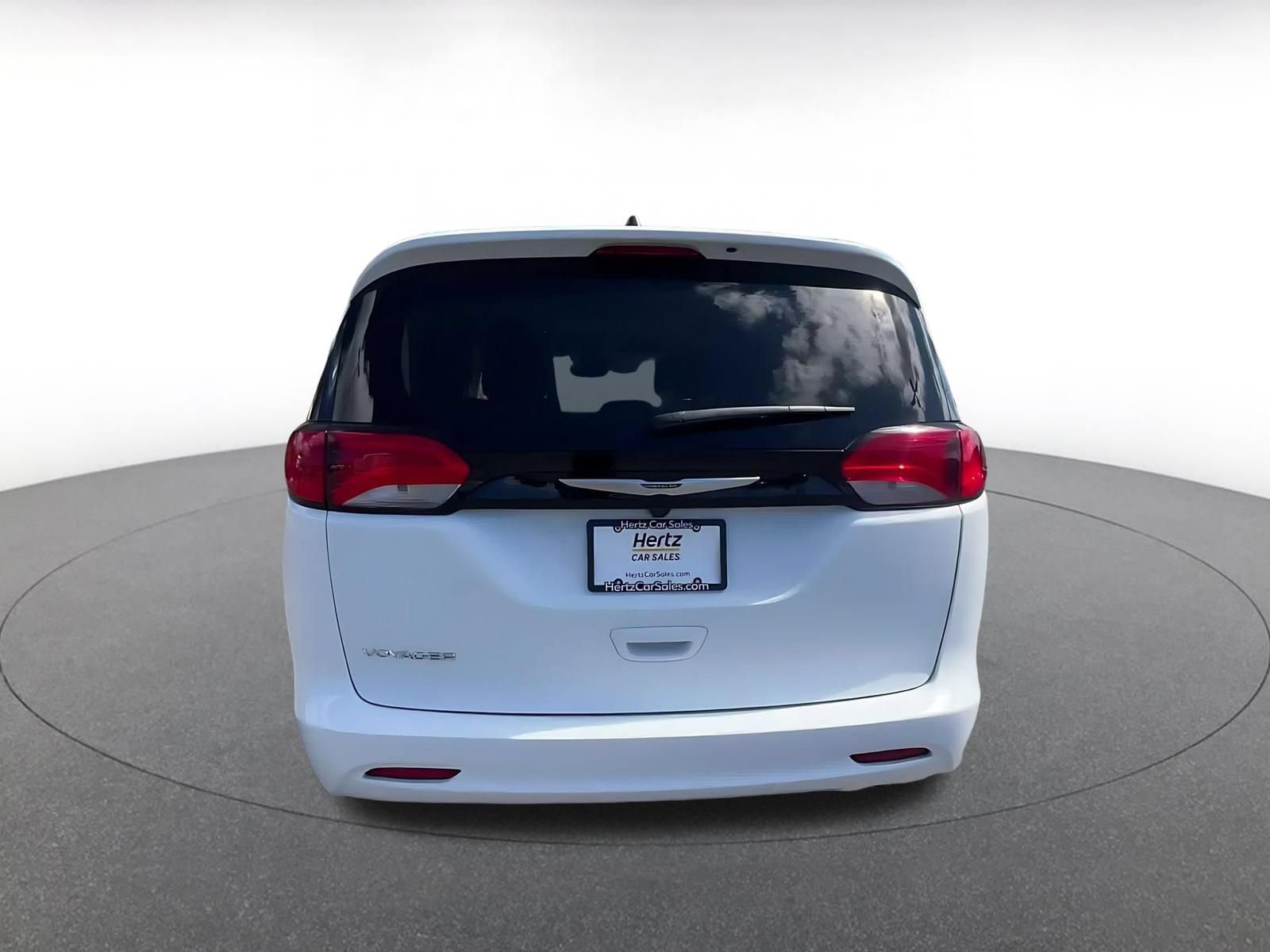 Thumbnail: 2023 Chrysler Voyager - 12