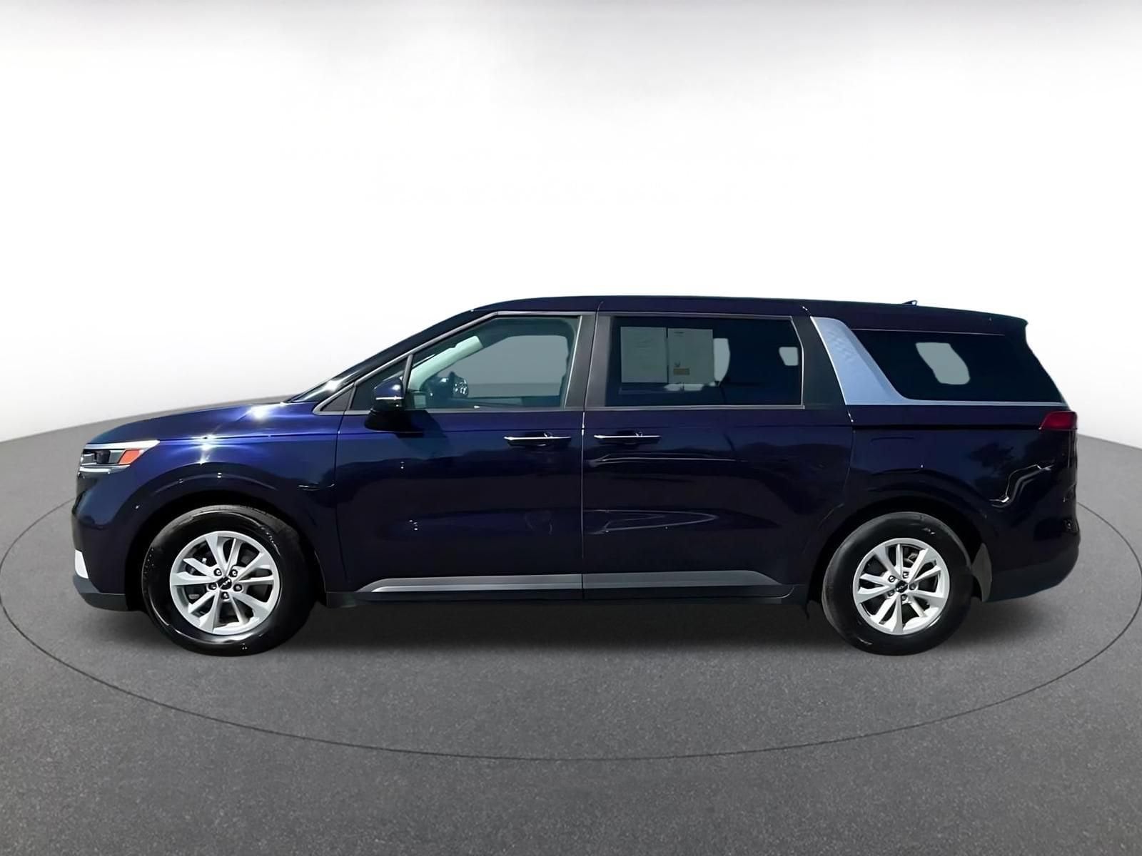 Thumbnail: 2023 Kia Carnival - 8