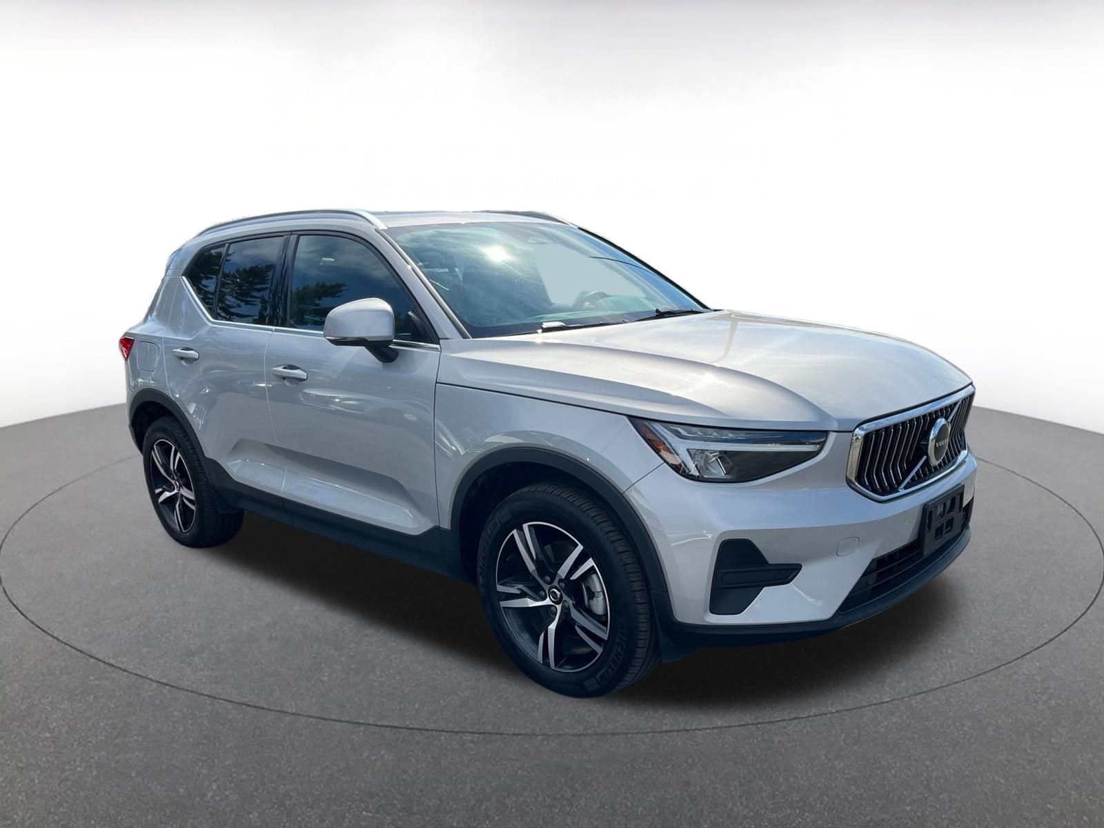 Thumbnail: 2024 Volvo XC40 - 1