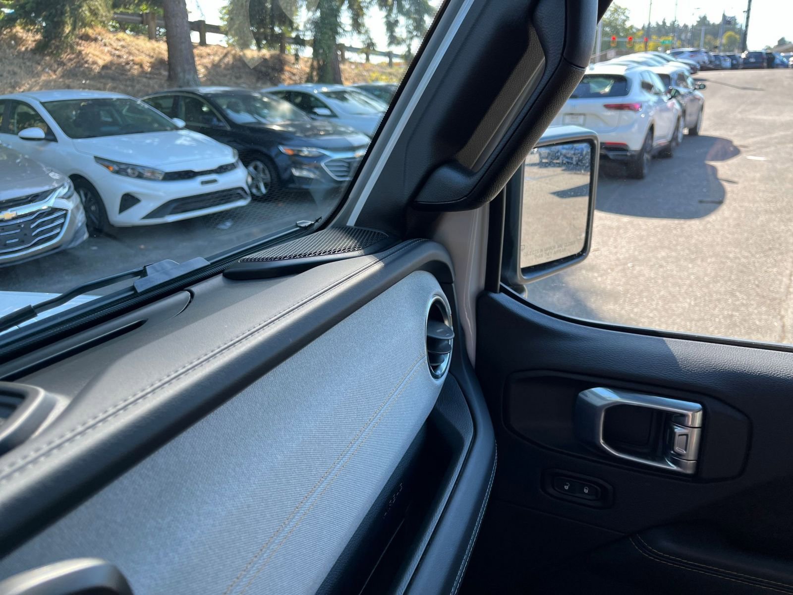 Thumbnail: 2025 Jeep Wrangler - 35