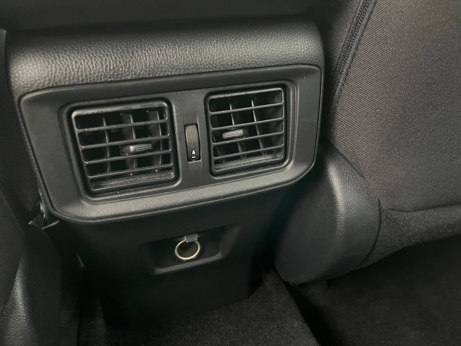 Thumbnail: 2025 Toyota RAV4 - 24