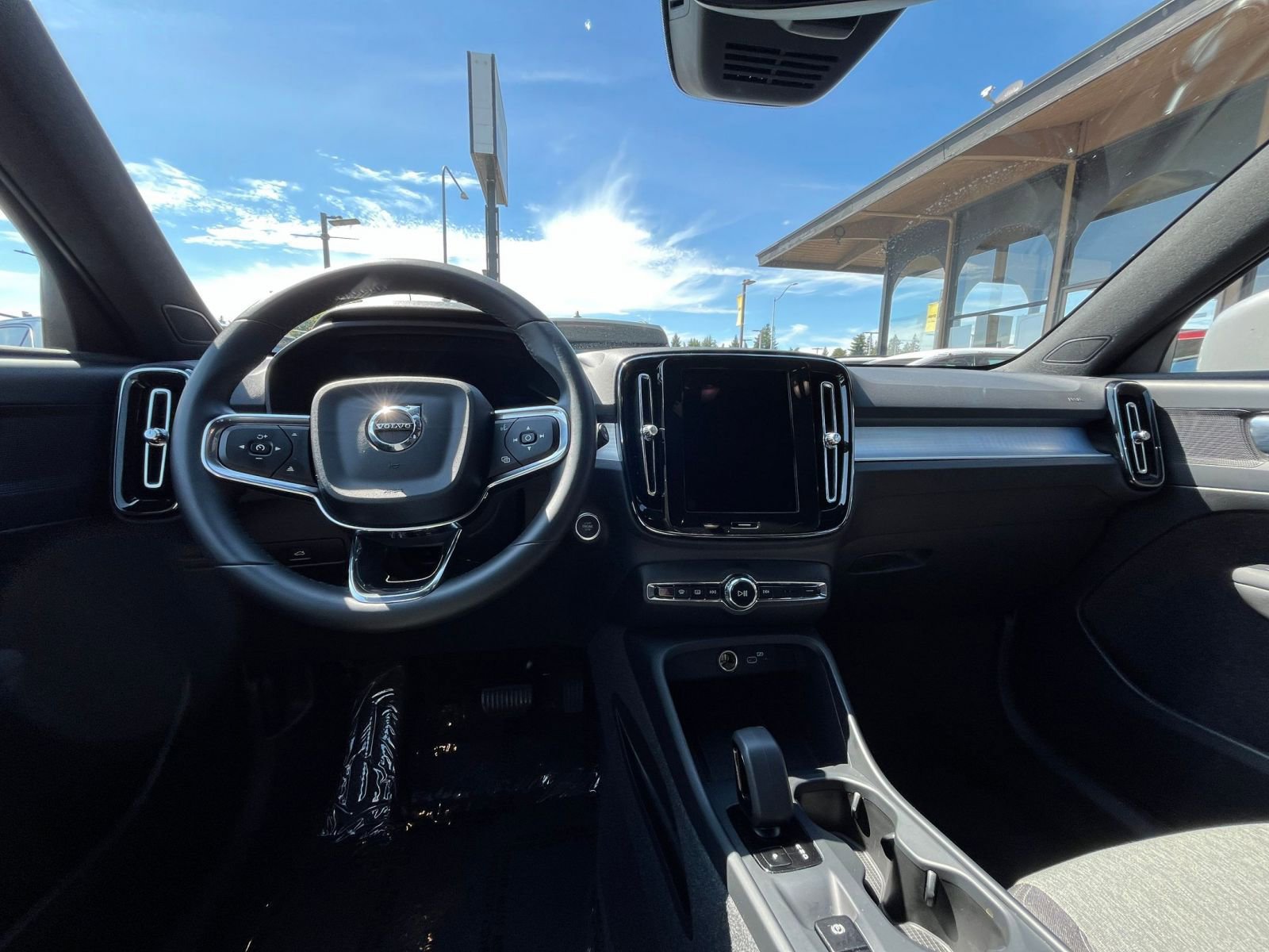 Thumbnail: 2024 Volvo XC40 - 33