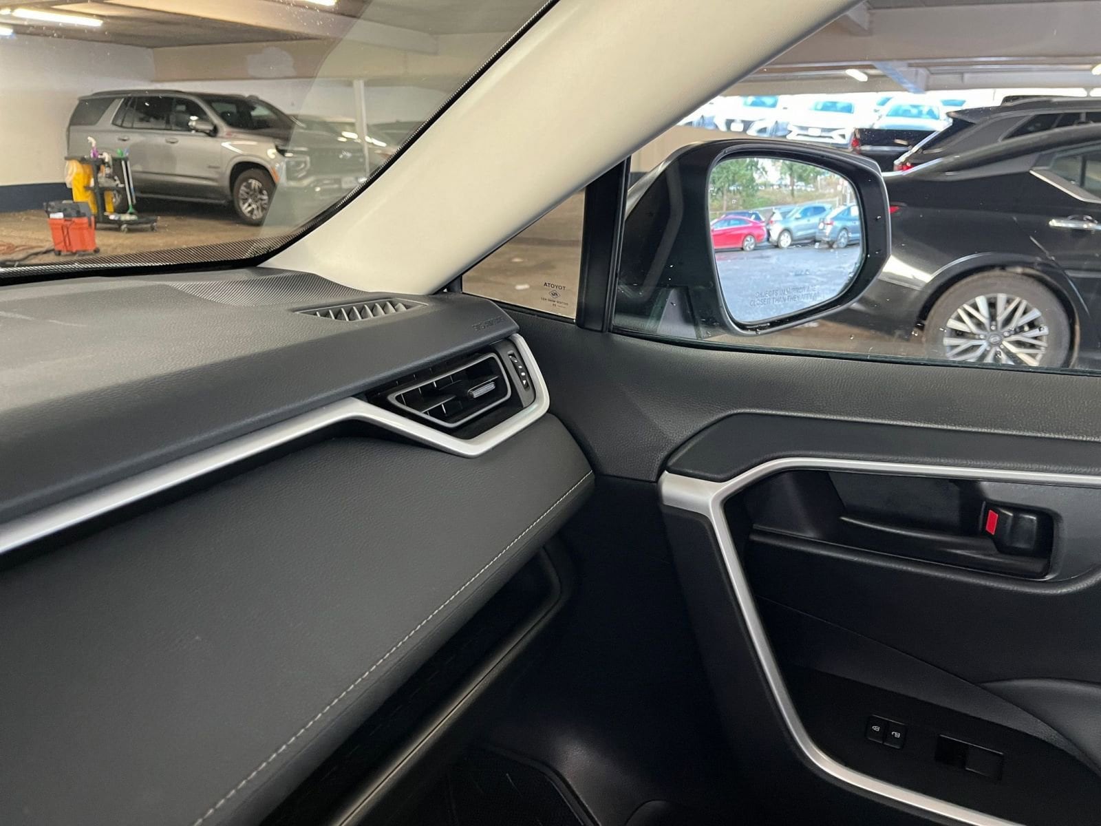 Thumbnail: 2025 Toyota RAV4 - 35