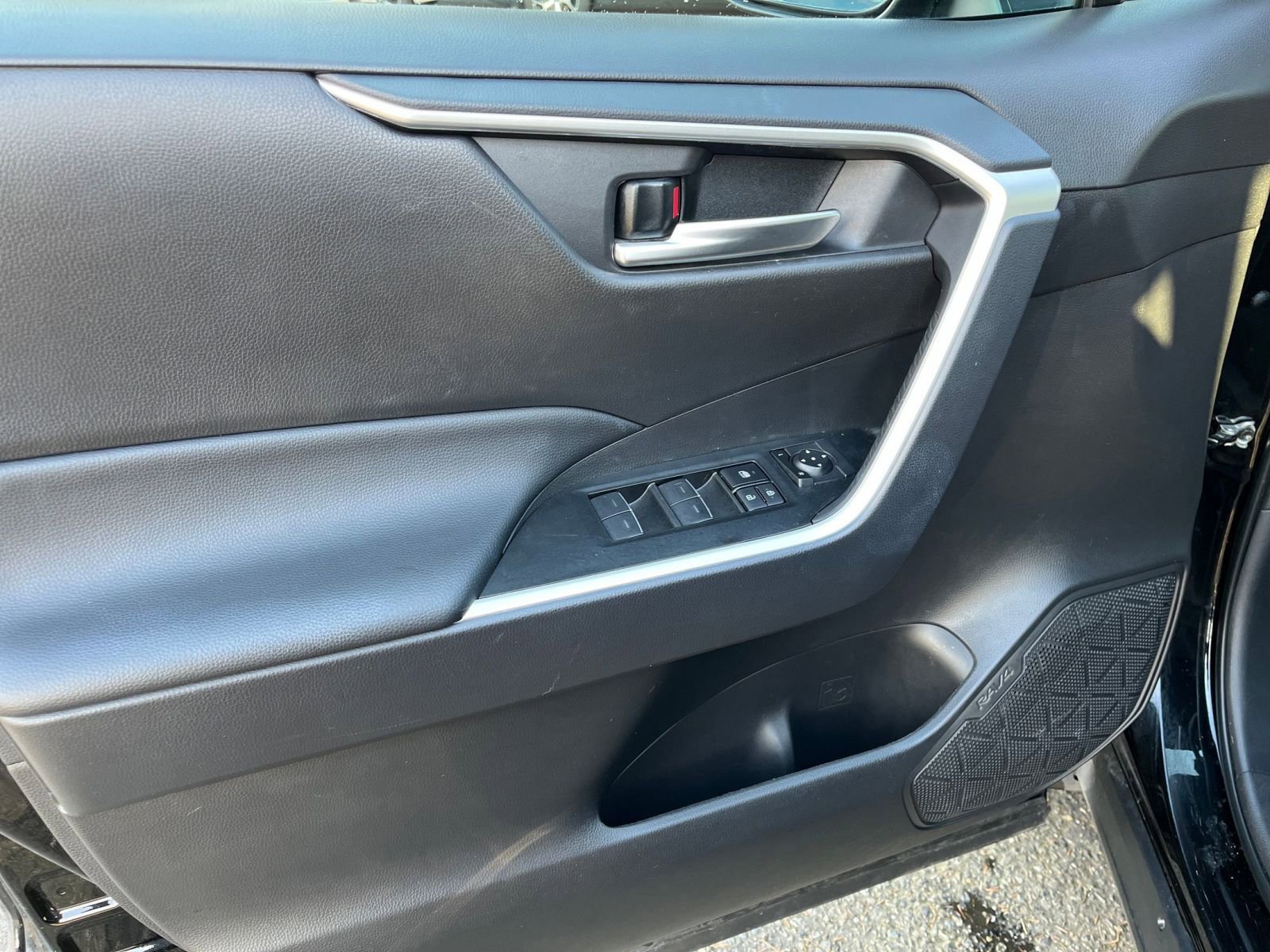 Thumbnail: 2025 Toyota RAV4 - 18