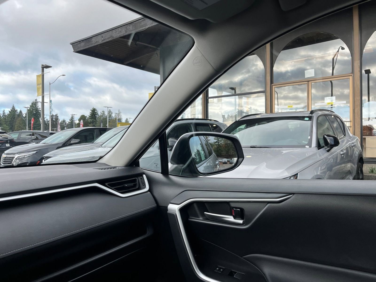 Thumbnail: 2025 Toyota RAV4 - 35