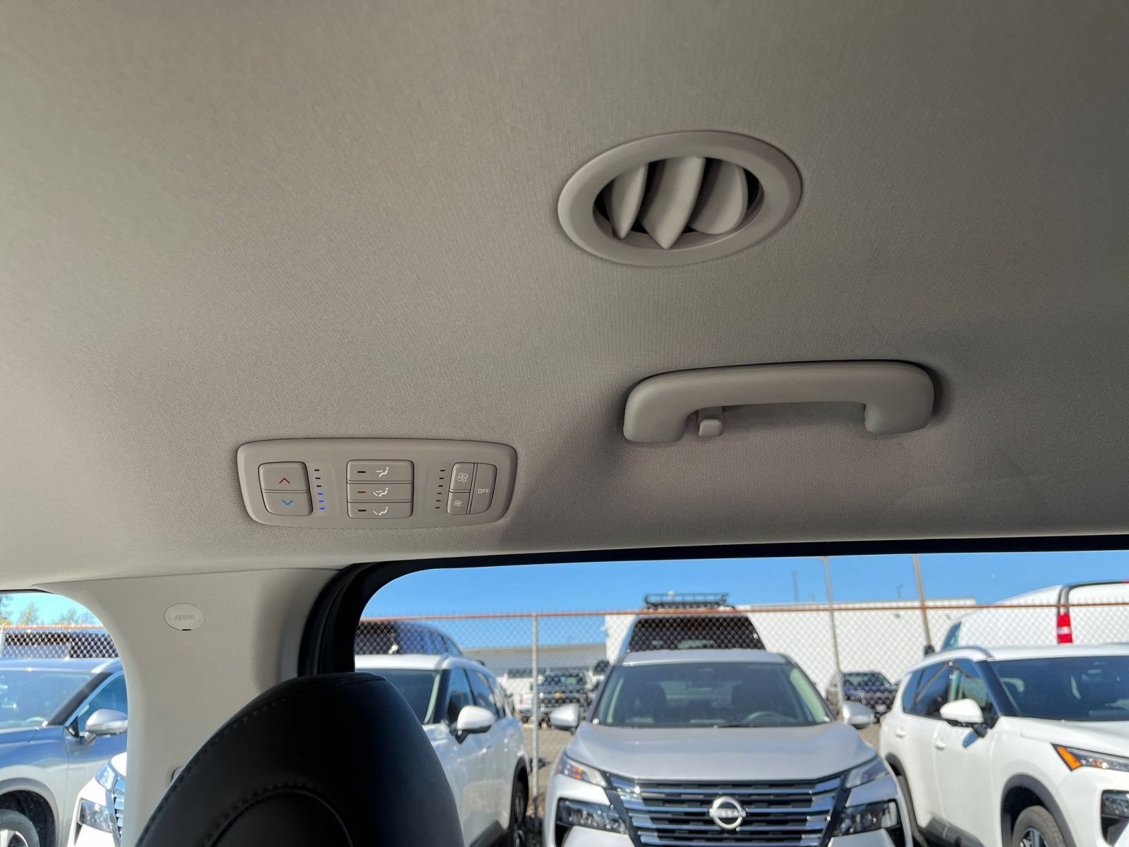 Thumbnail: 2023 Kia Carnival - 22