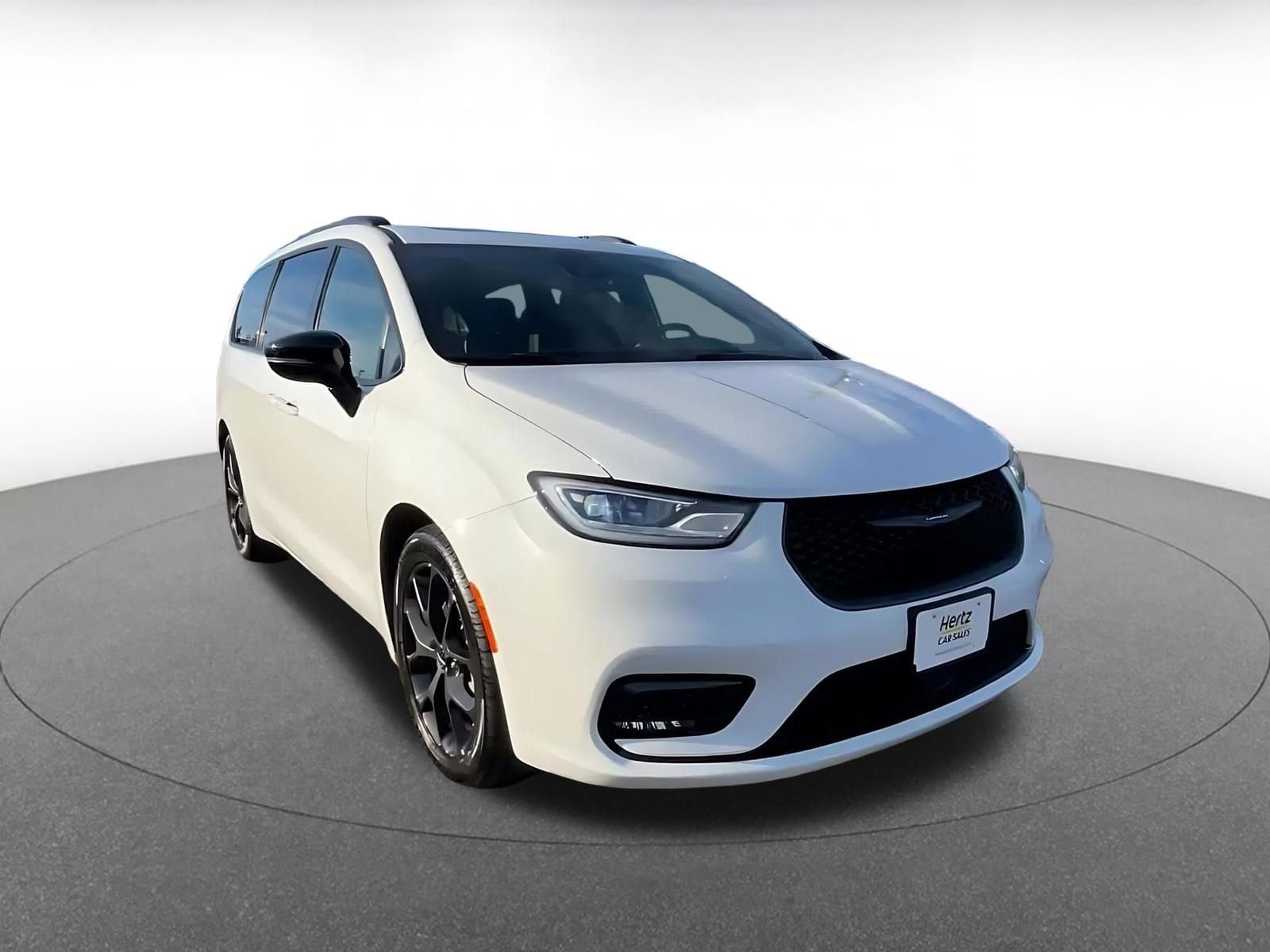 Thumbnail: 2025 Chrysler Pacifica - 3