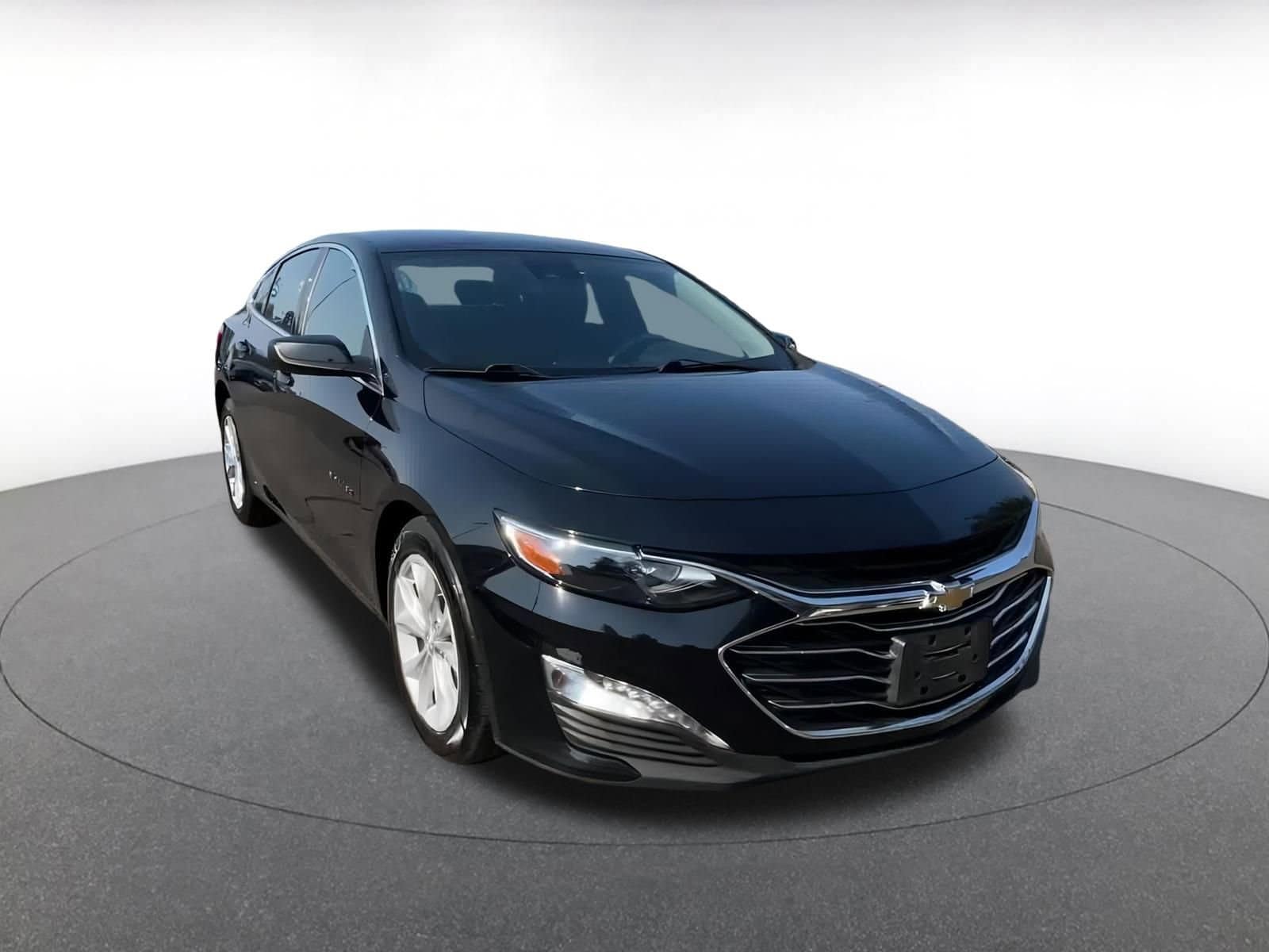 Thumbnail: 2023 Chevrolet Malibu - 3