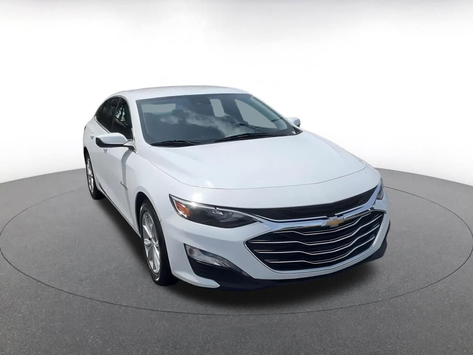 Thumbnail: 2023 Chevrolet Malibu - 3