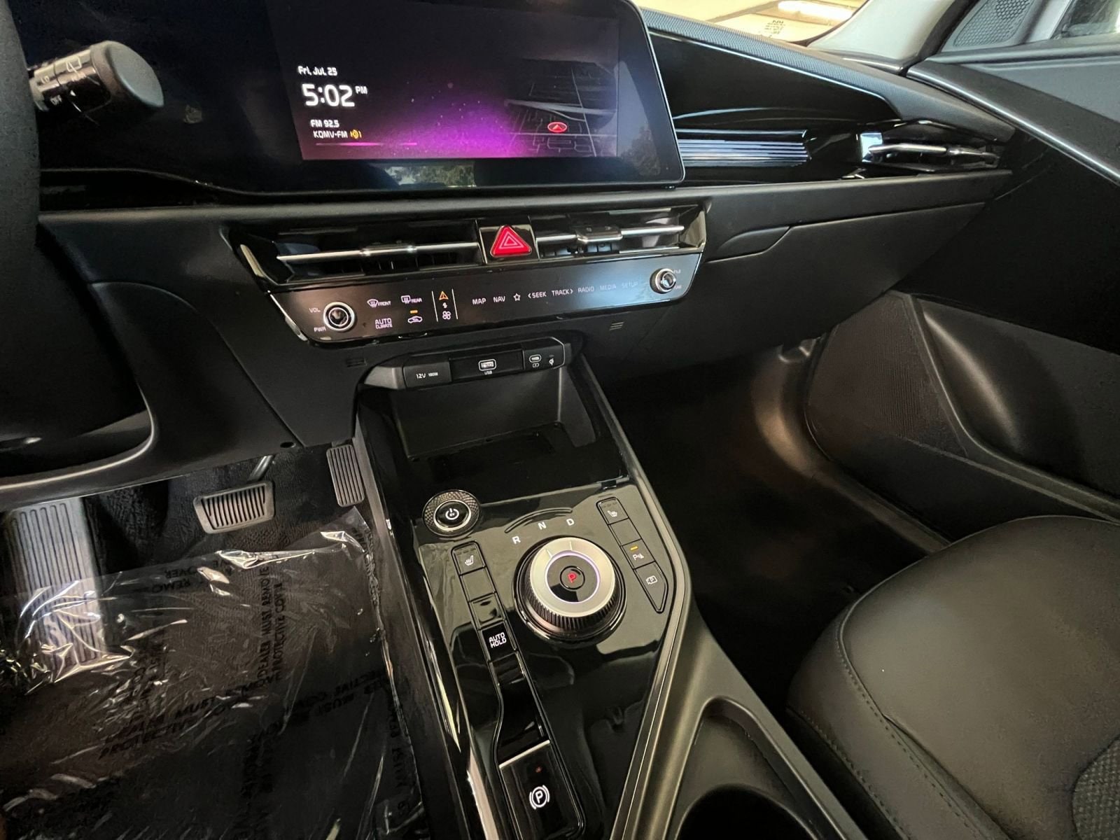 Thumbnail: 2023 Kia Niro - 26