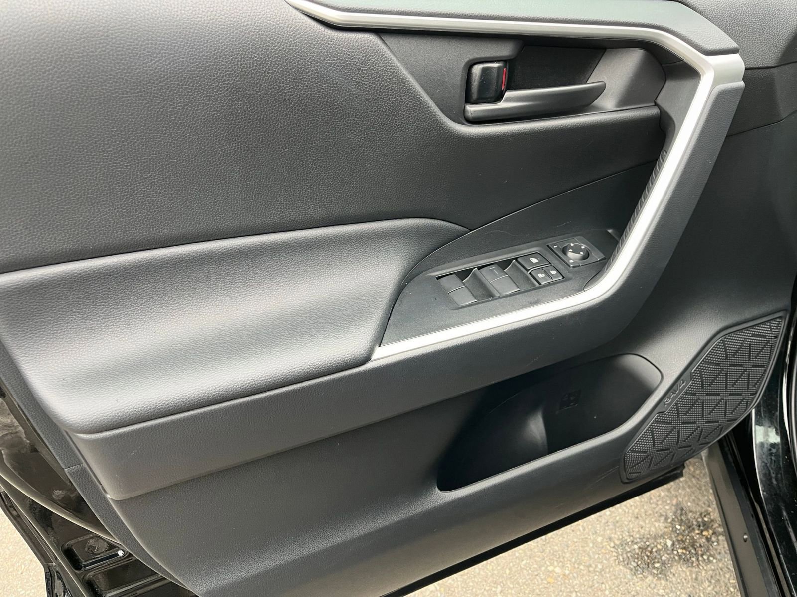 Thumbnail: 2025 Toyota RAV4 - 20