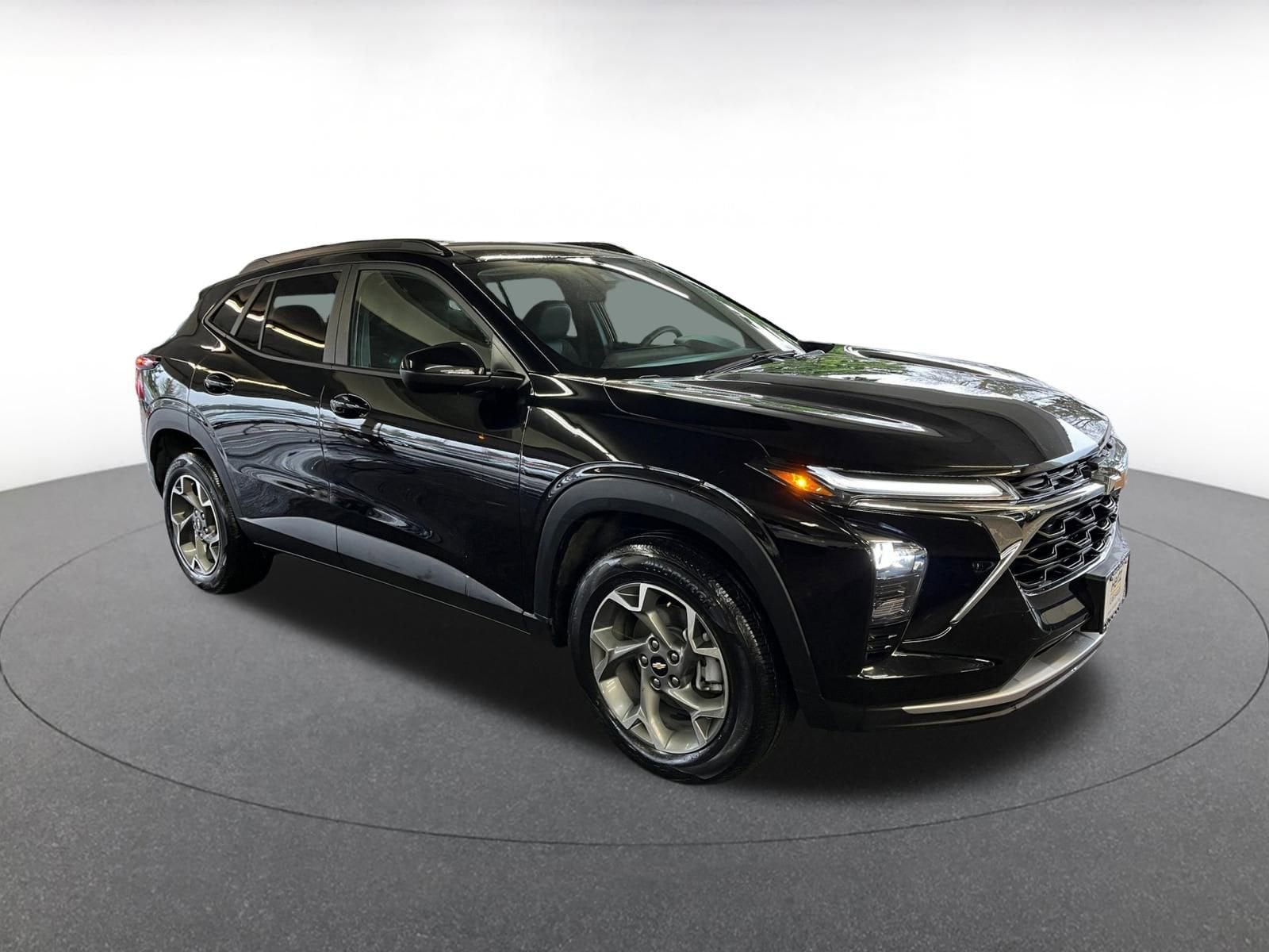 Thumbnail: 2025 Chevrolet Trax - 1