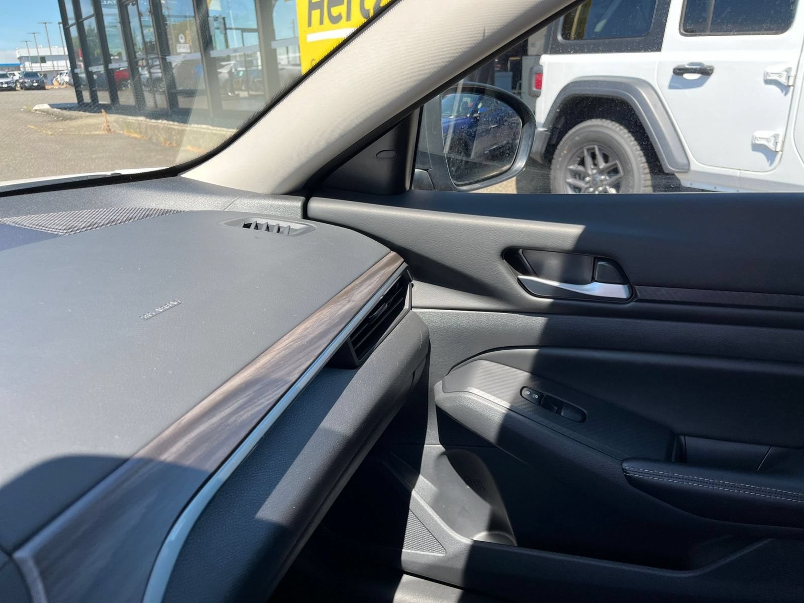 2025 Nissan Altima SV - Photo 35