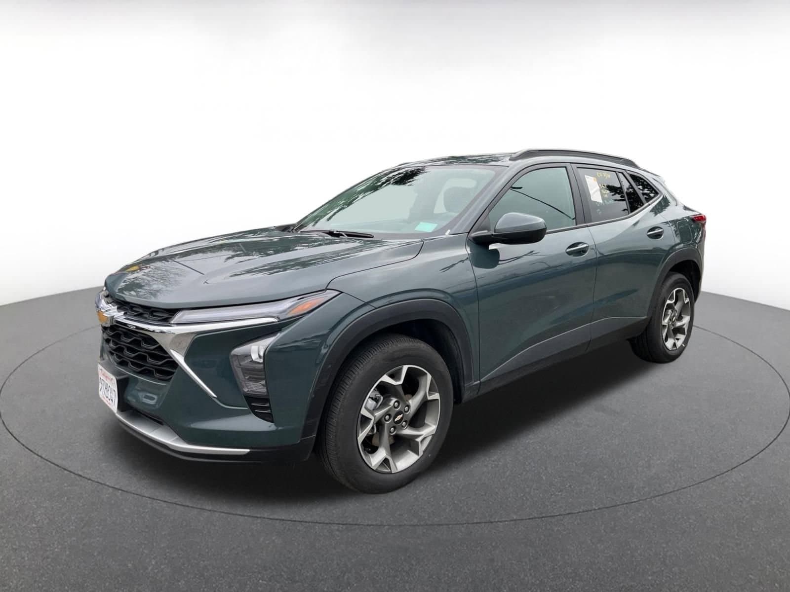 Thumbnail: 2025 Chevrolet Trax - 3