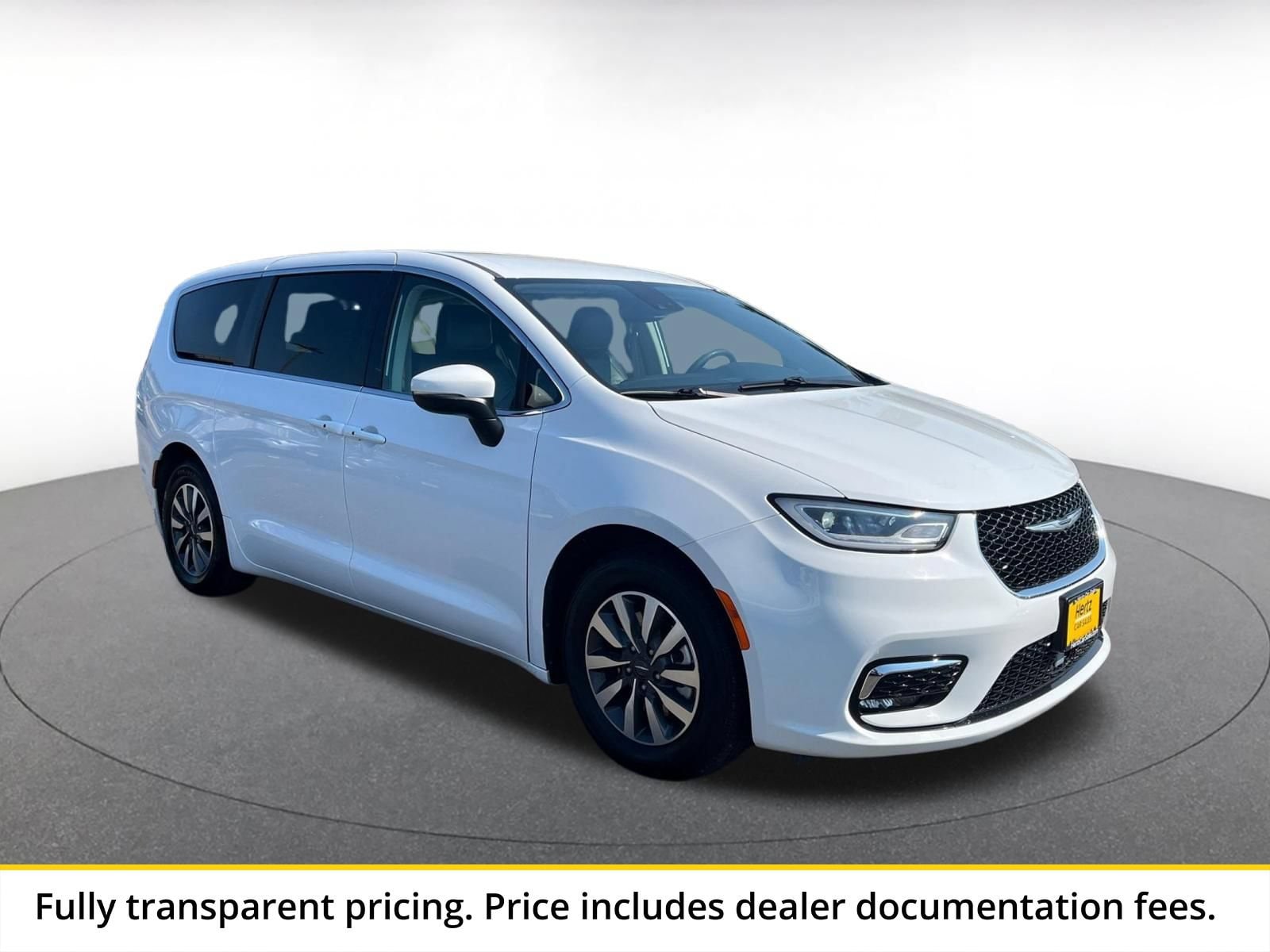 Thumbnail: 2023 Chrysler Pacifica - 1