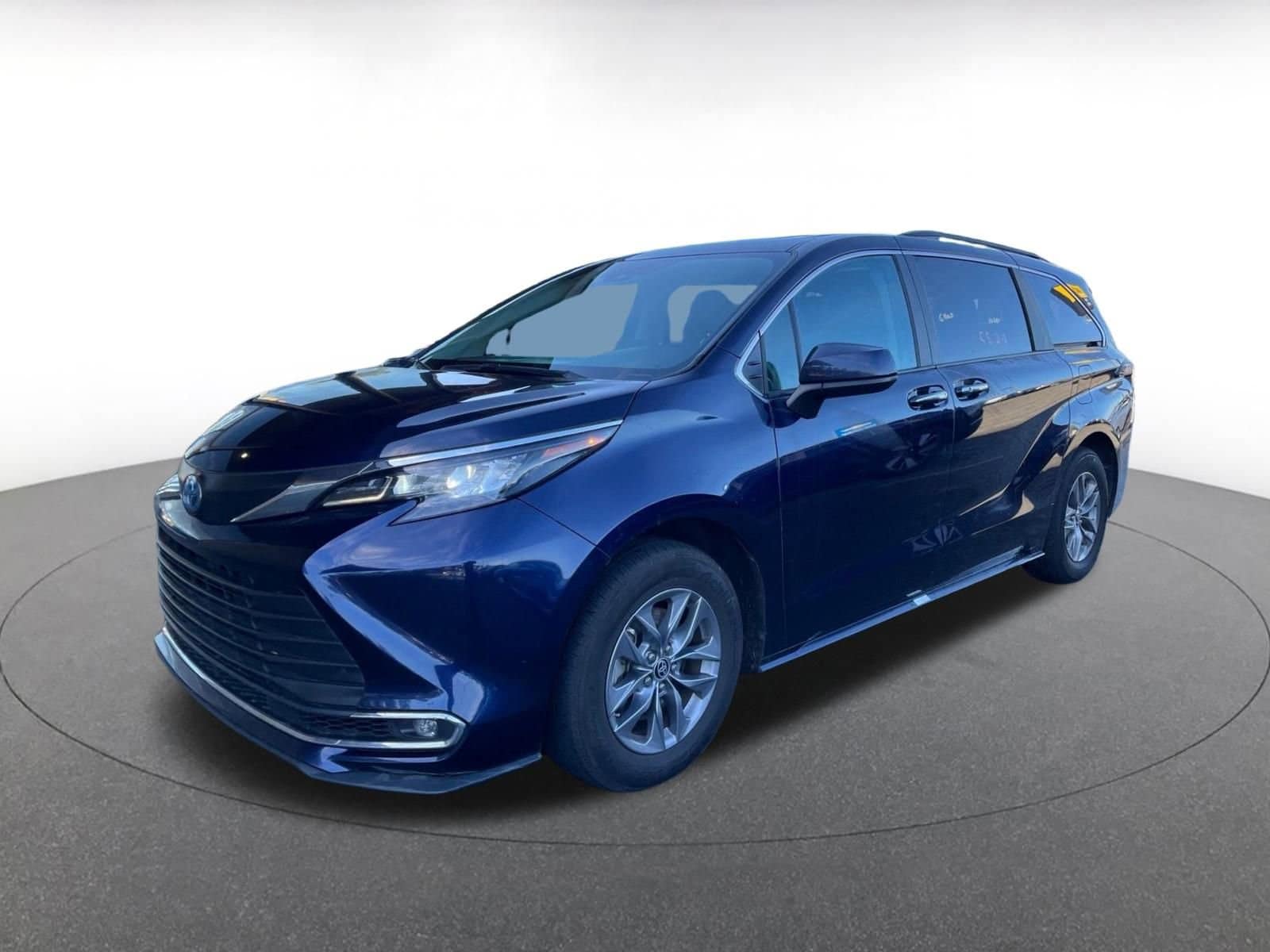 Thumbnail: 2024 Toyota Sienna - 3