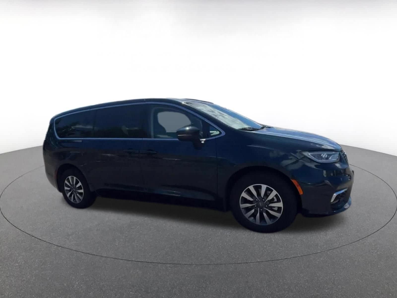 Thumbnail: 2023 Chrysler Pacifica - 2