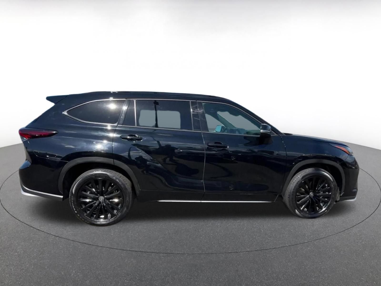 Thumbnail: 2025 Toyota Highlander - 16