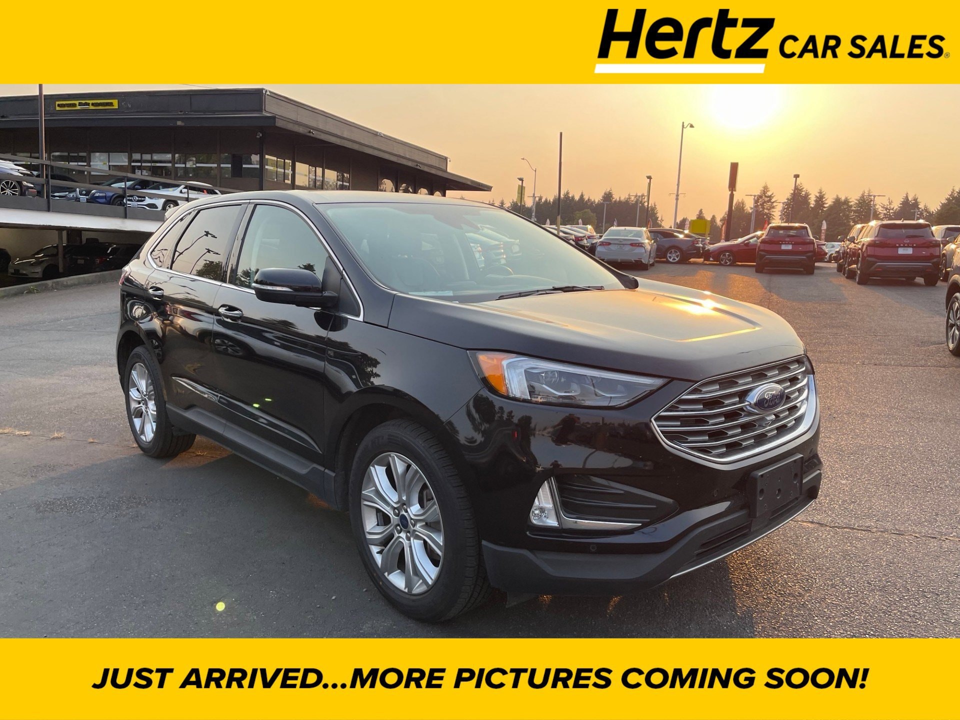 2022 Ford Edge Titanium Hero Image