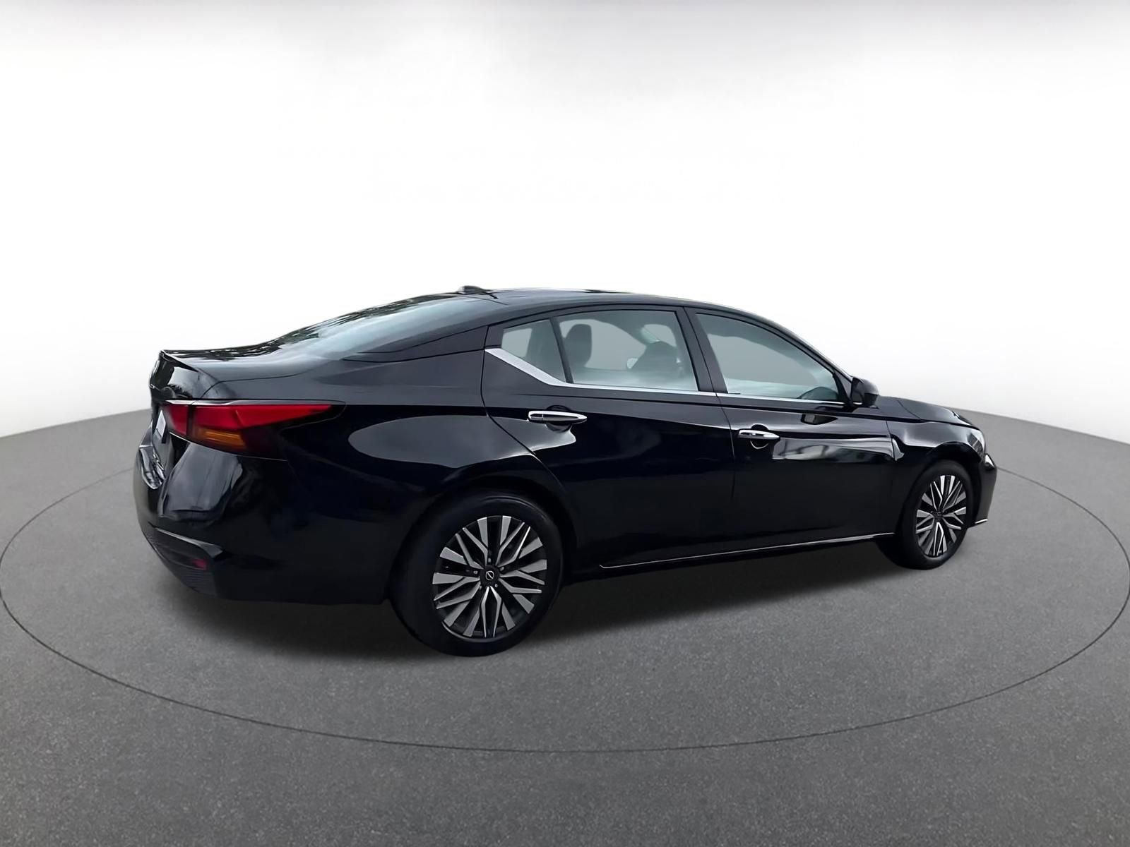 Thumbnail: 2025 Nissan Altima - 14