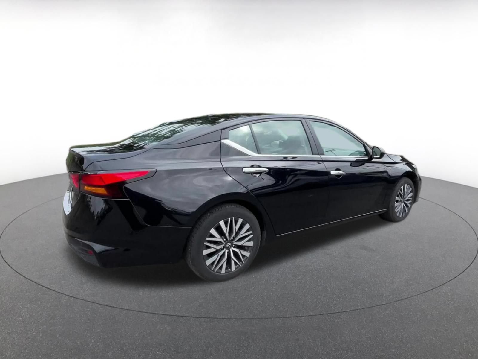 Thumbnail: 2025 Nissan Altima - 14