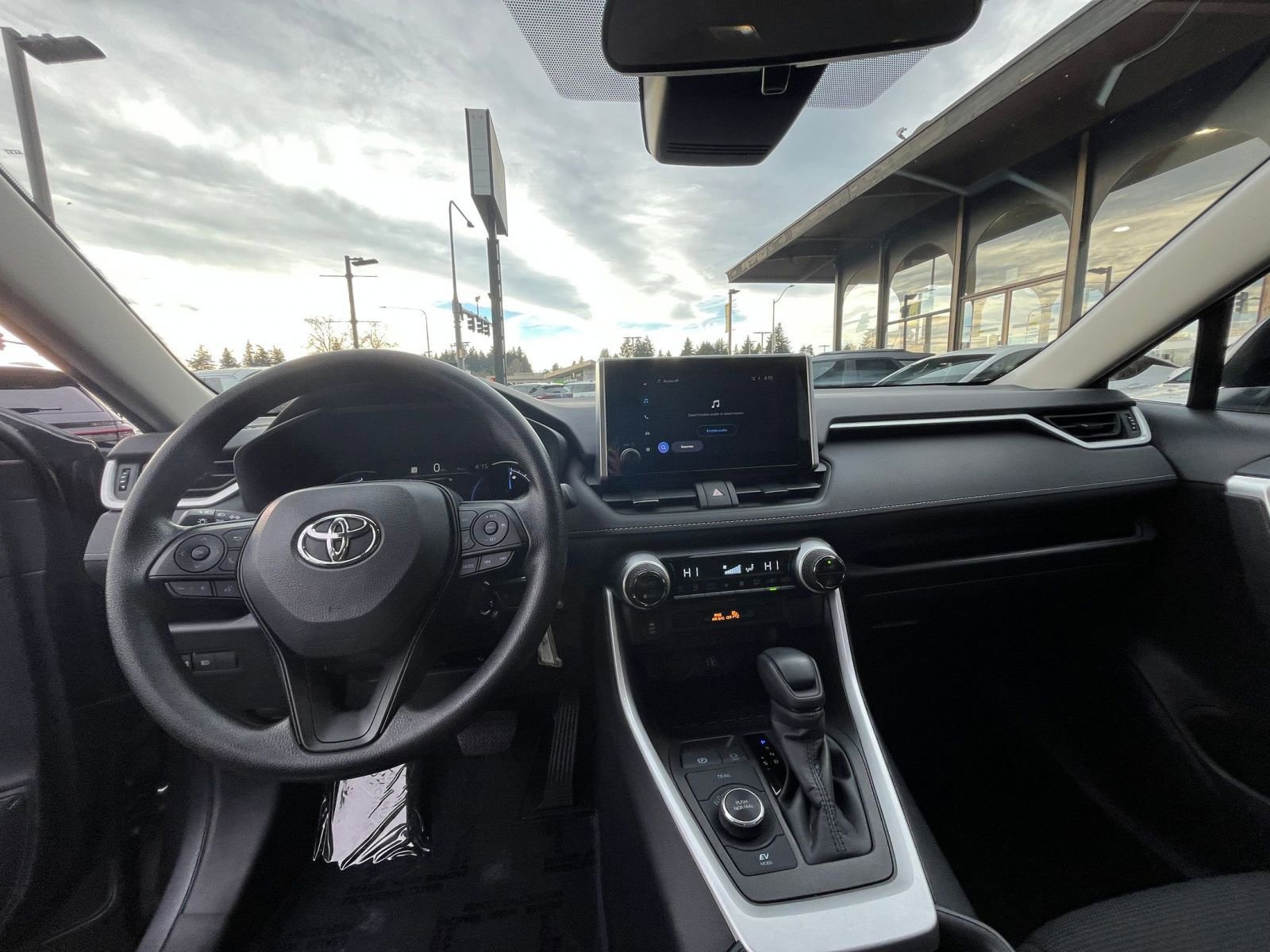 Thumbnail: 2025 Toyota RAV4 - 33