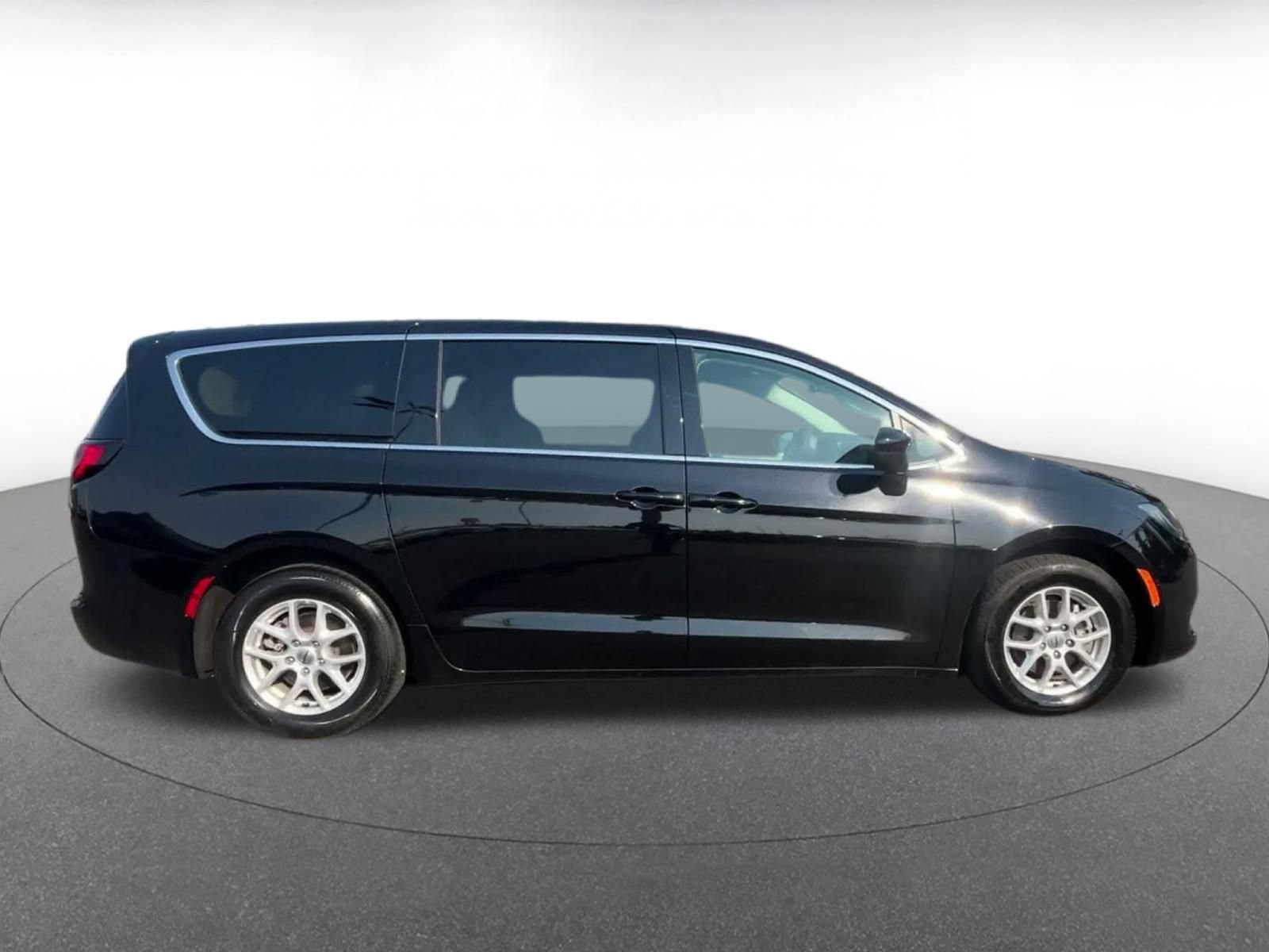 Thumbnail: 2024 Chrysler Voyager - 13