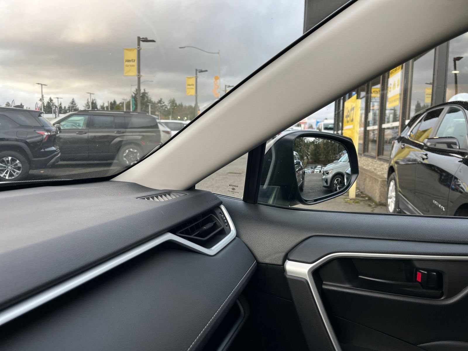 Thumbnail: 2025 Toyota RAV4 - 35