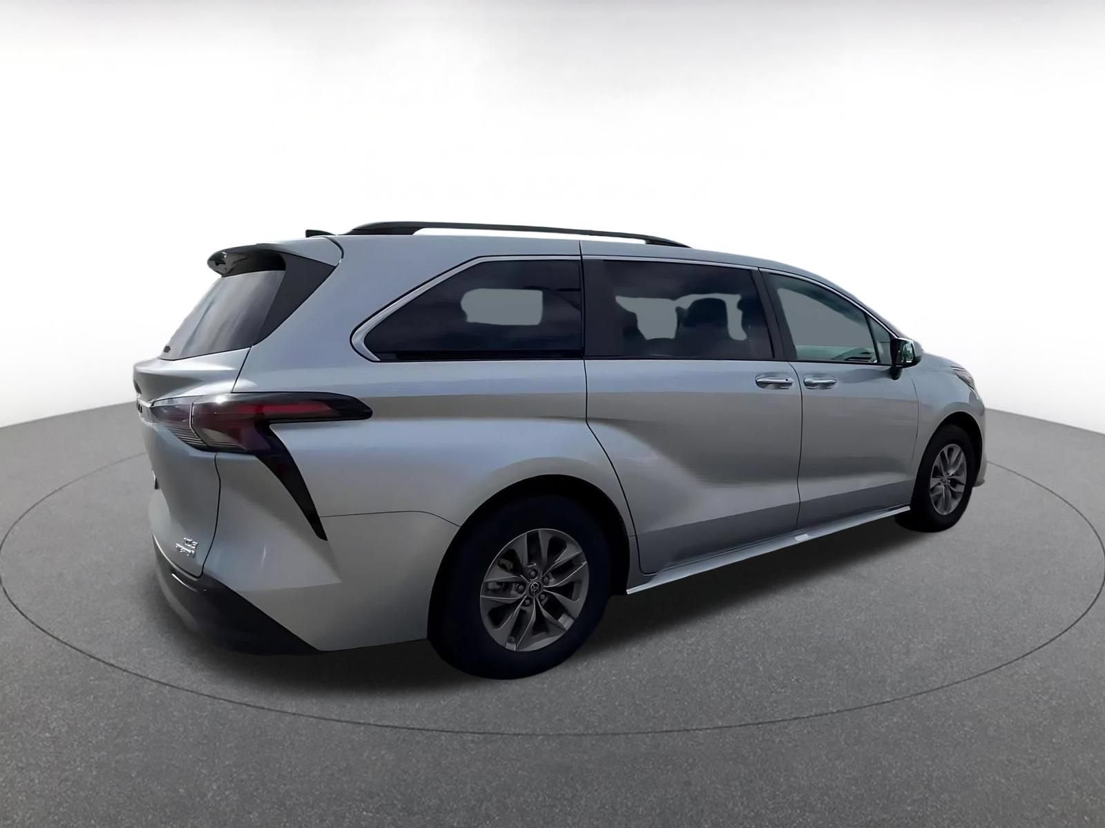 Thumbnail: 2023 Toyota Sienna - 14