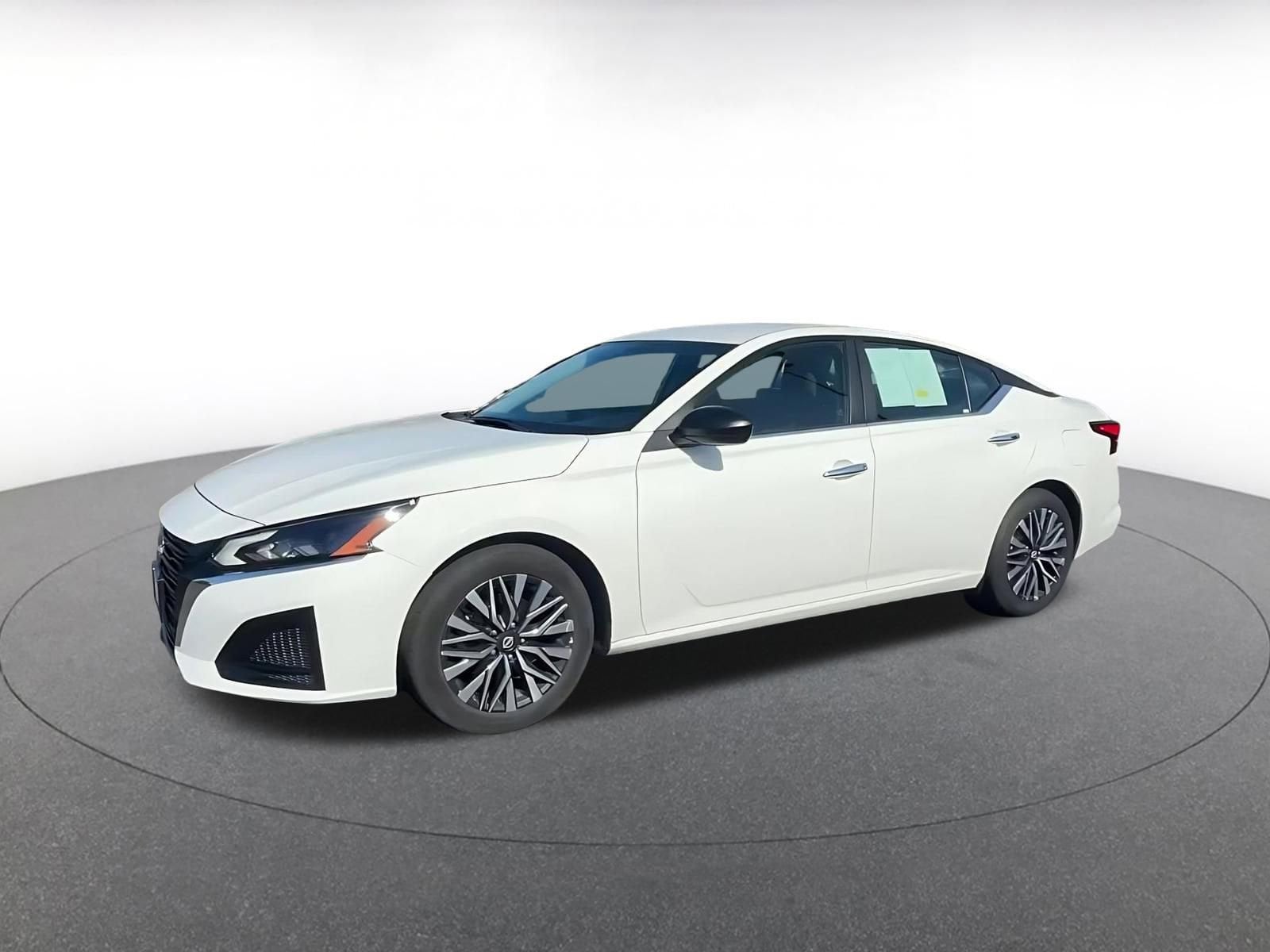 Thumbnail: 2025 Nissan Altima - 8