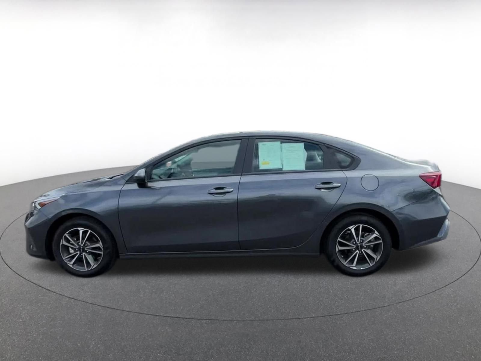 Thumbnail: 2024 Kia Forte - 8