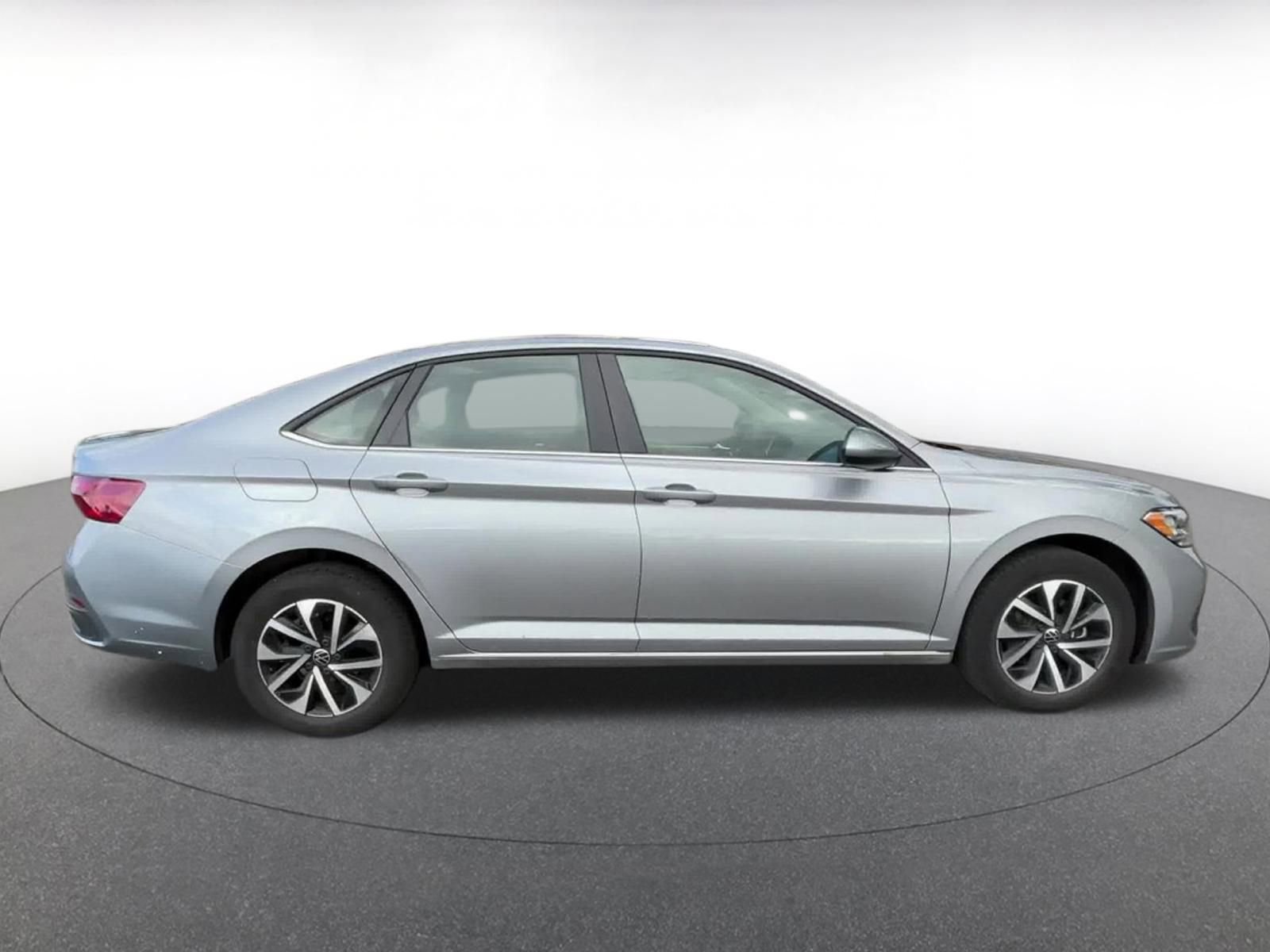 Thumbnail: 2024 Volkswagen Jetta - 16